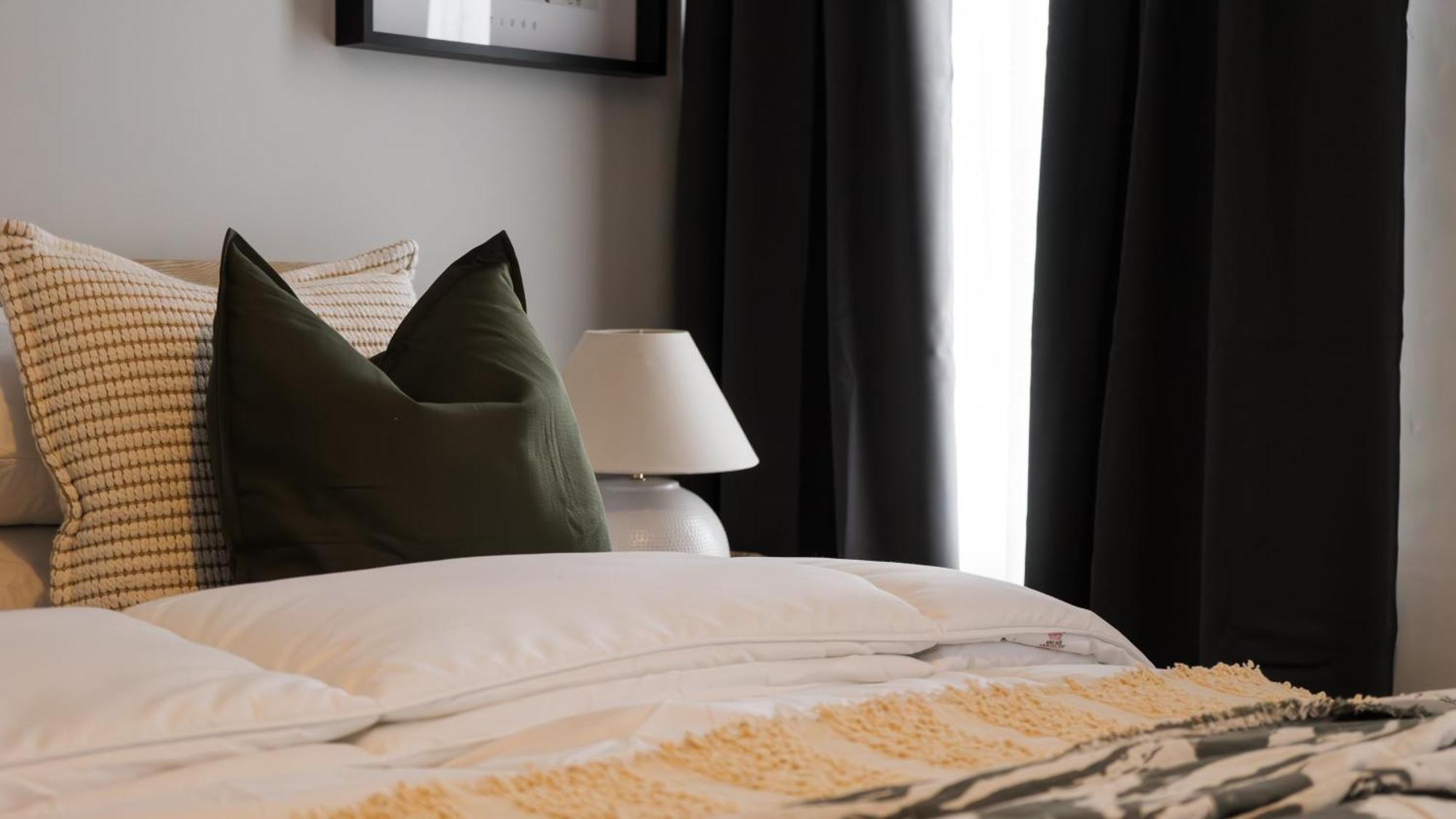Beautiful 3 Bed In The Heart Of City With Free Parking *