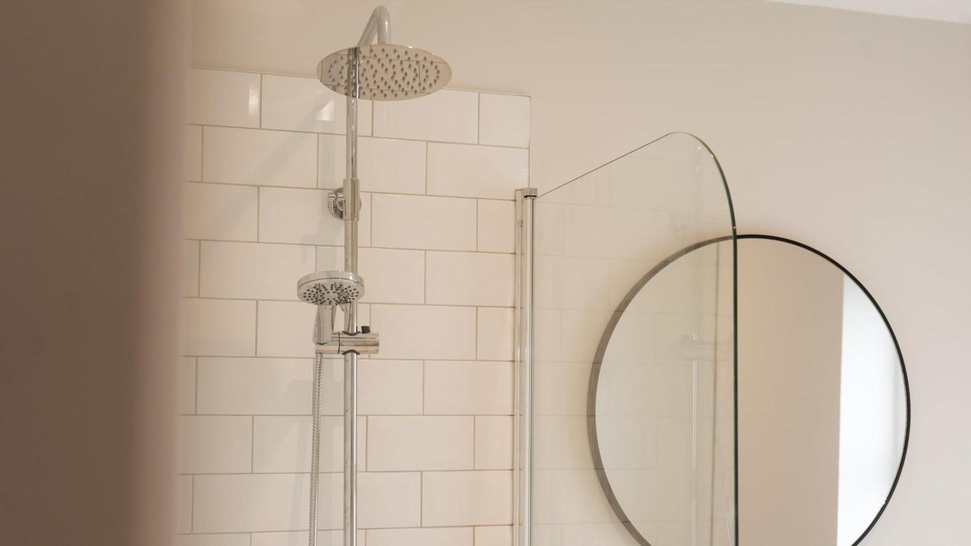 Beautiful 3 Bed In The Heart Of City With Free Parking Cardiff