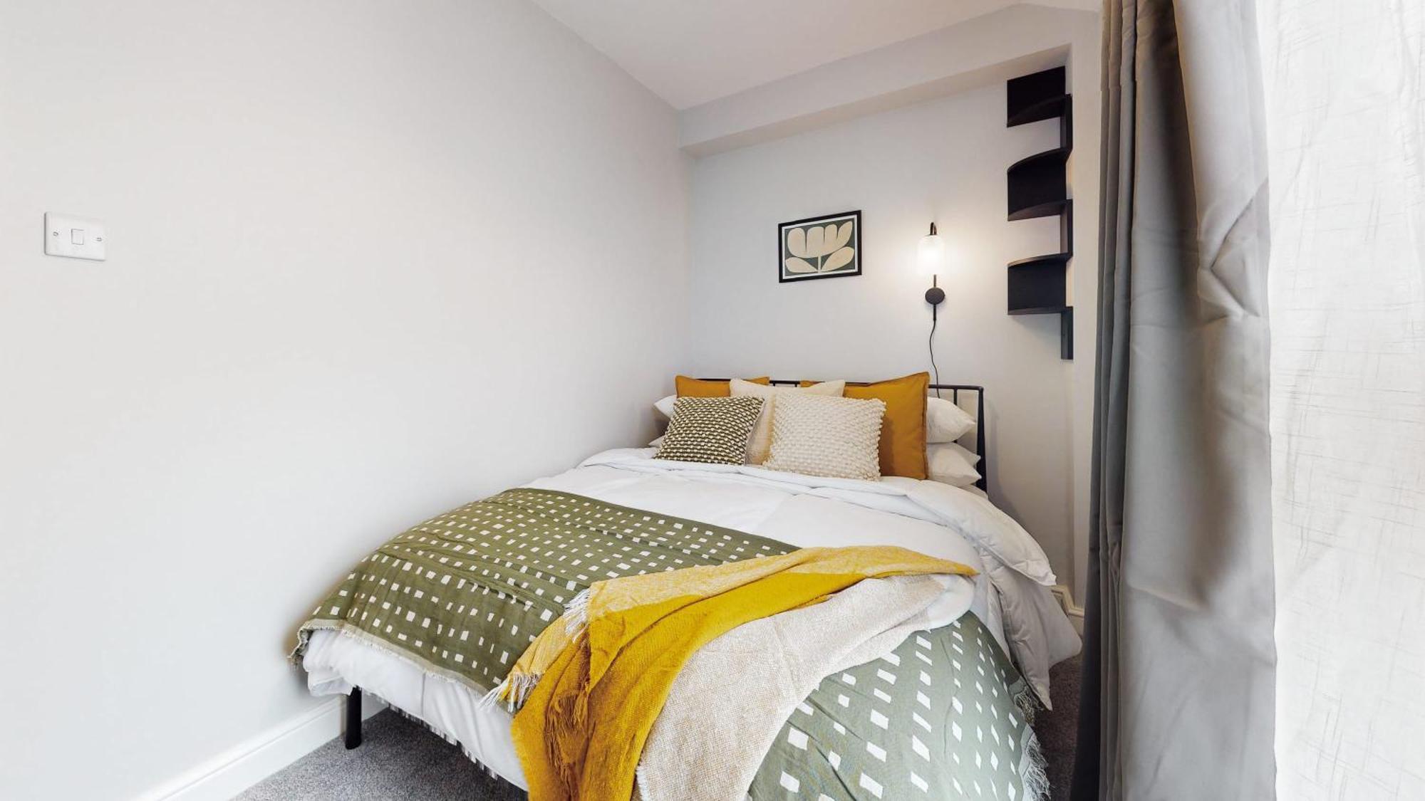 Beautiful 3 Bed In The Heart Of City With Free Parking *