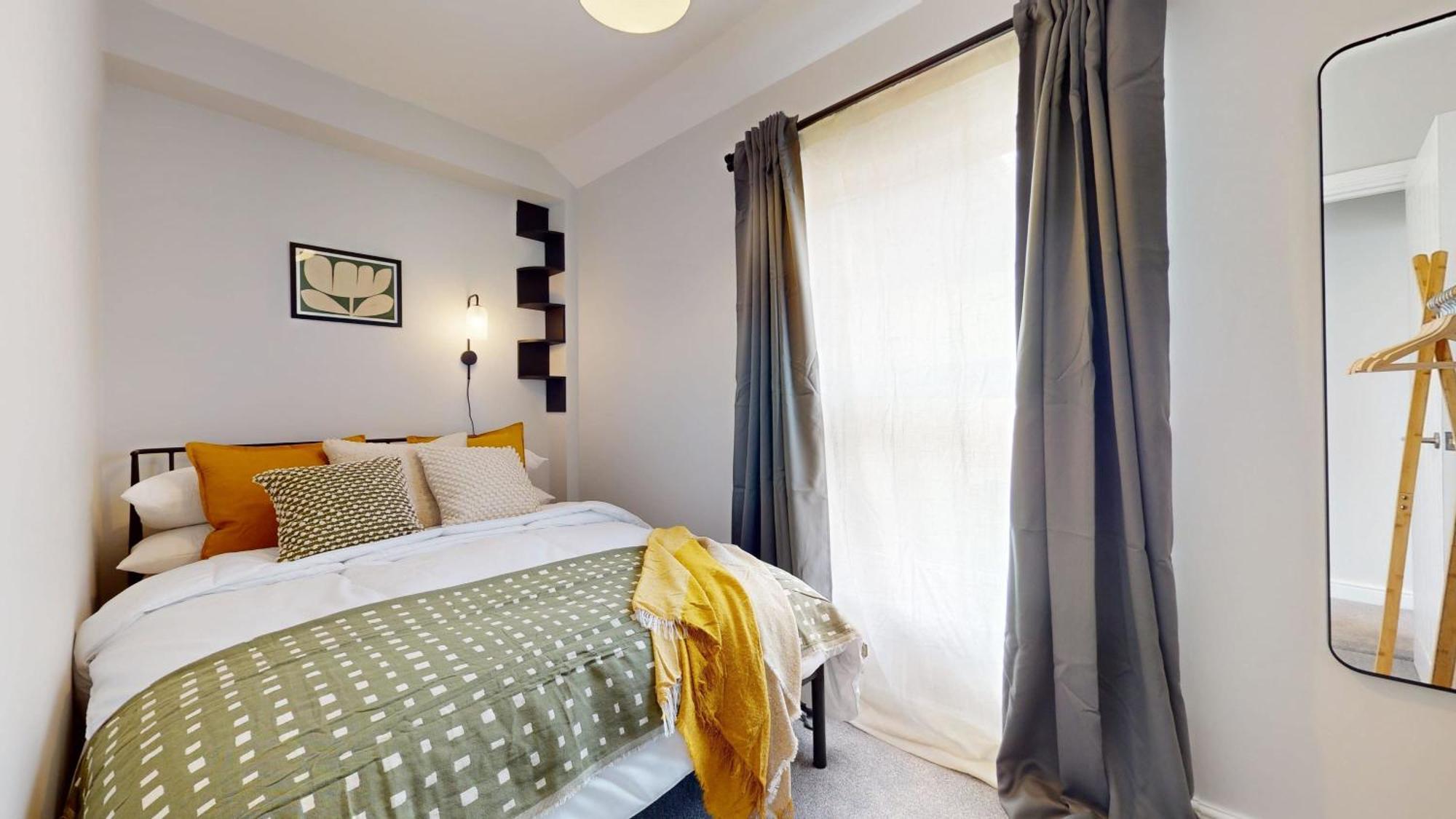 Beautiful 3 Bed In The Heart Of City With Free Parking