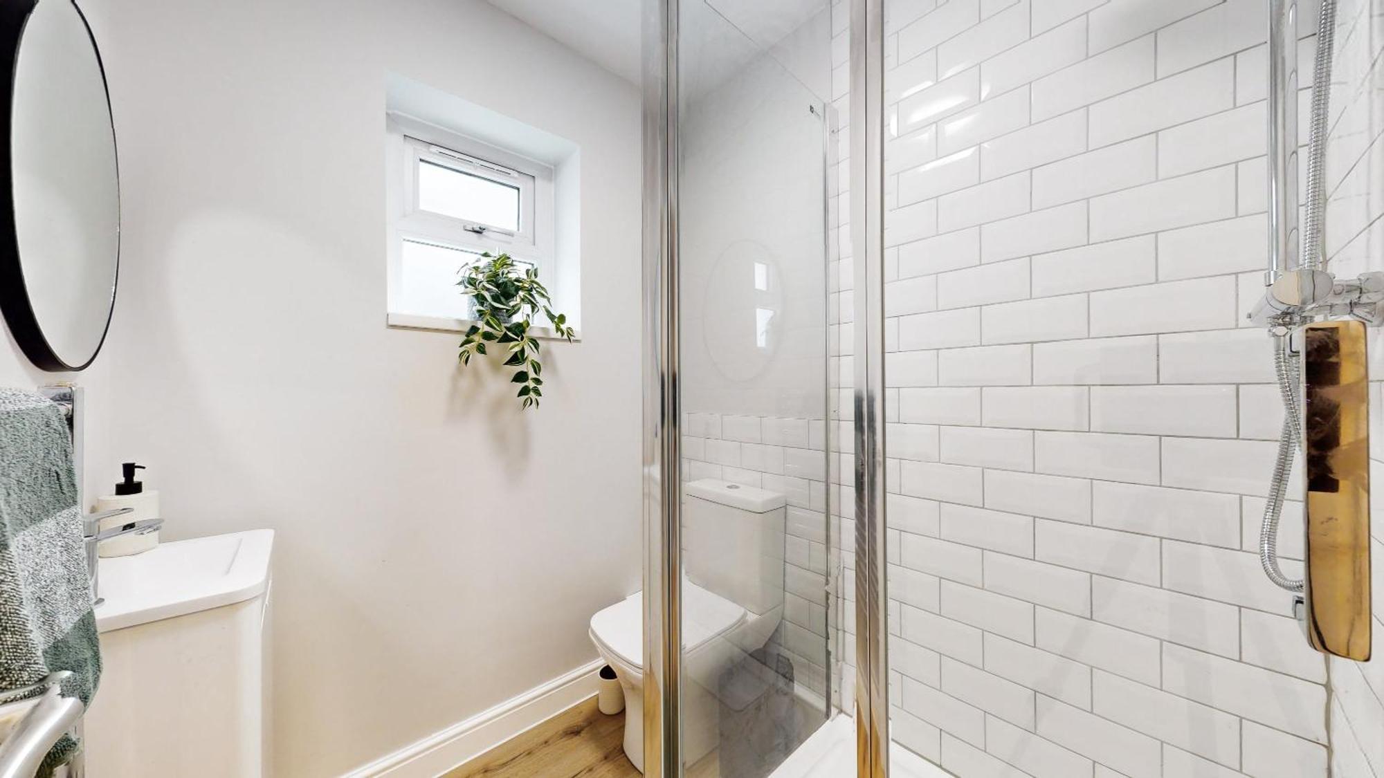 Beautiful 3 Bed In The Heart Of City With Free Parking Cardiff