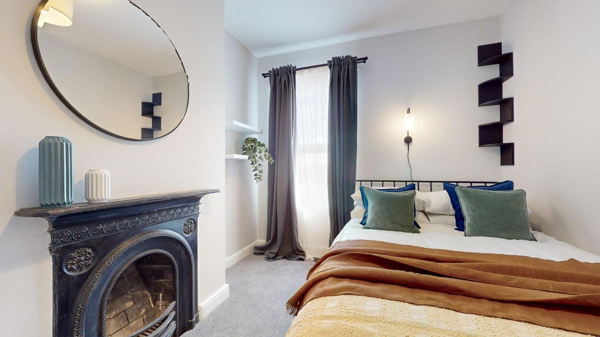 Beautiful 3 Bed In The Heart Of City With Free Parking