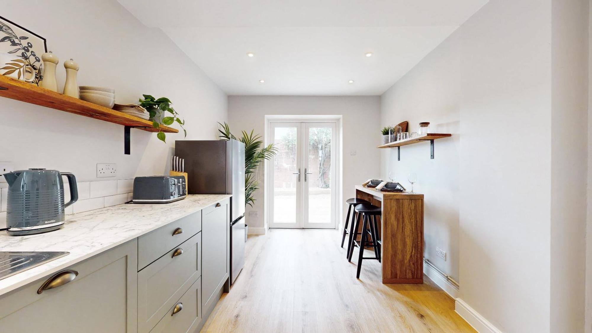Beautiful 3 Bed In The Heart Of City With Free Parking Cardiff
