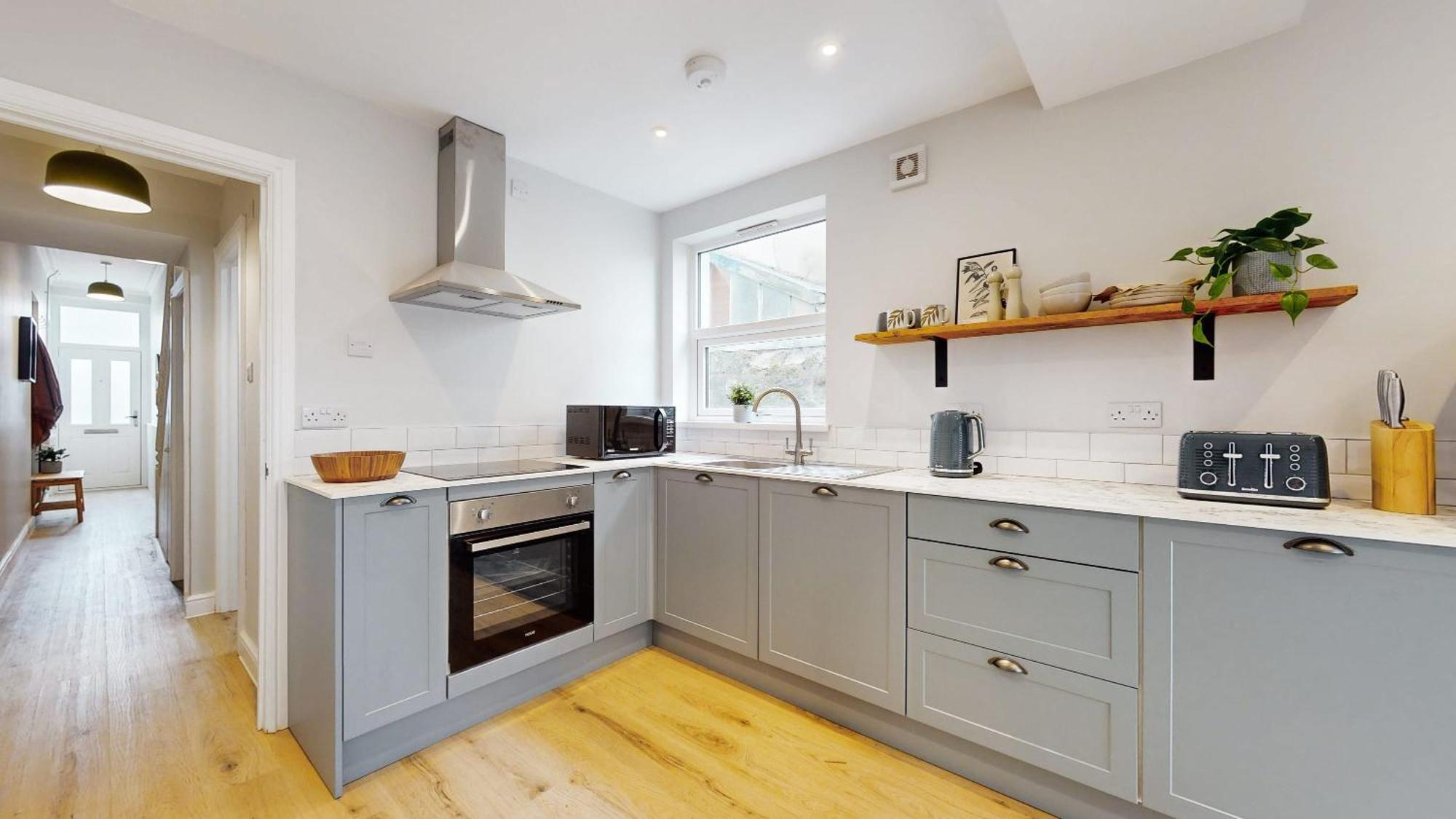 Beautiful 3 Bed In The Heart Of City With Free Parking *