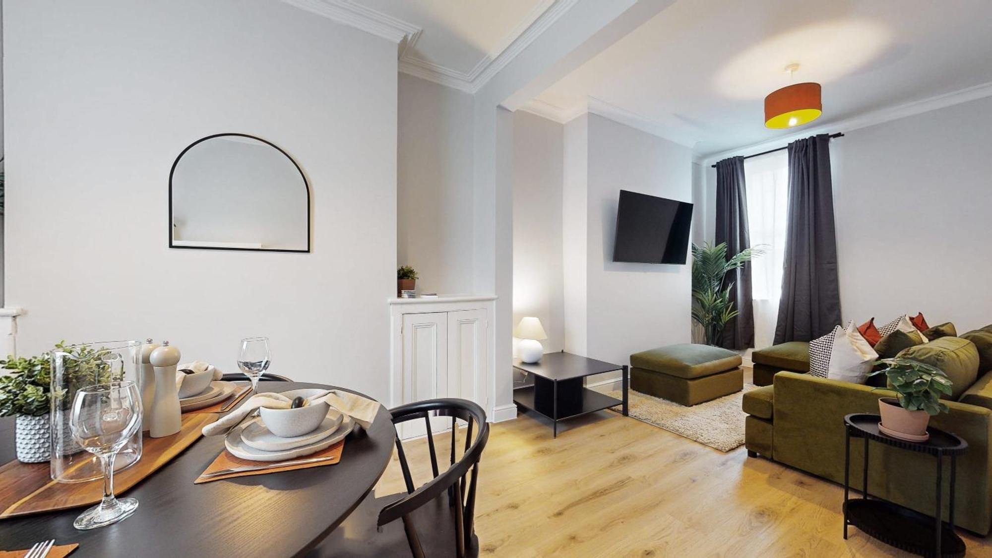 Beautiful 3 Bed In The Heart Of City With Free Parking Cardiff