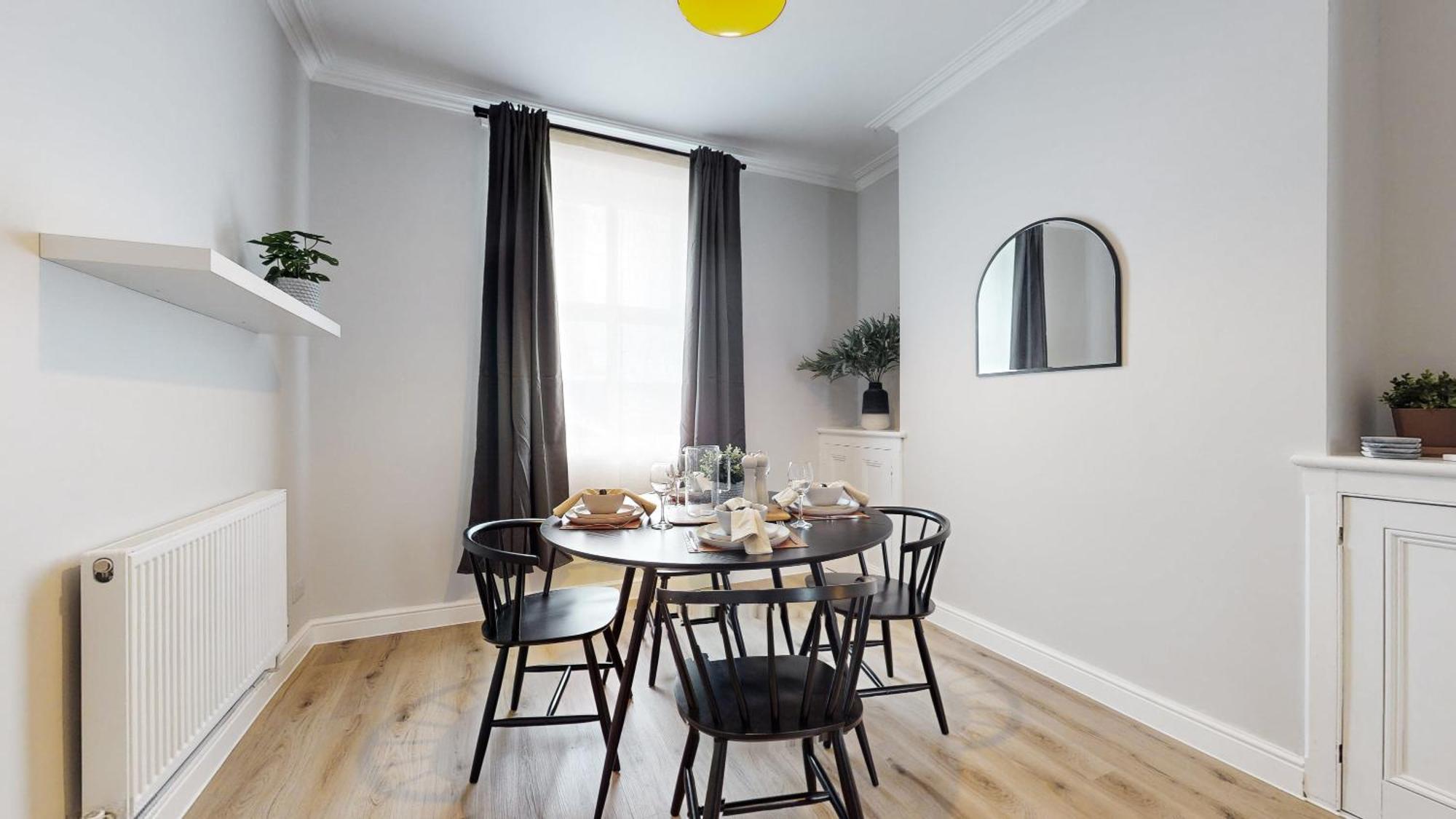 Holiday home Beautiful 3 Bed In The Heart Of City With Free Parking