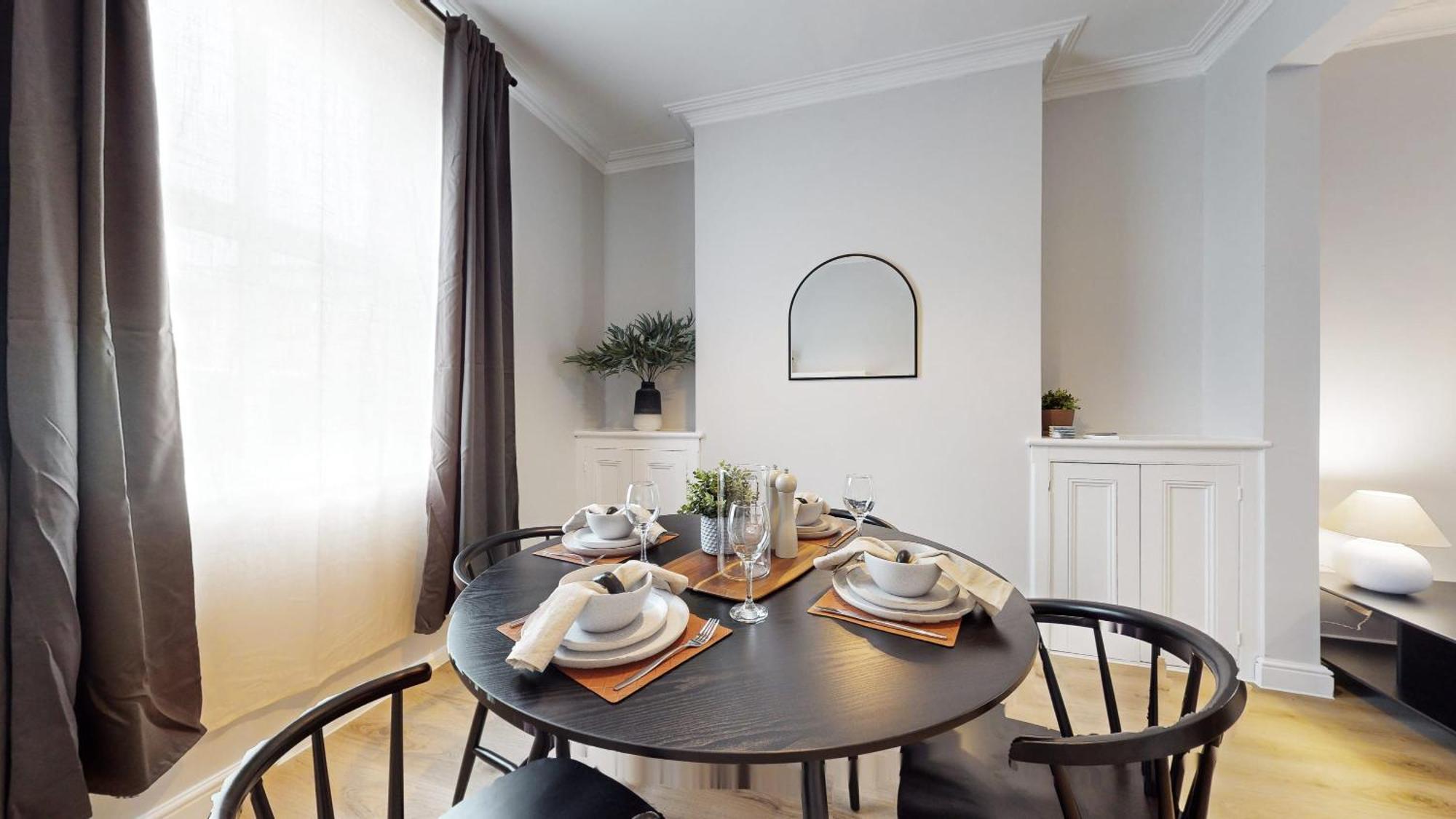 Beautiful 3 Bed In The Heart Of City With Free Parking Cardiff