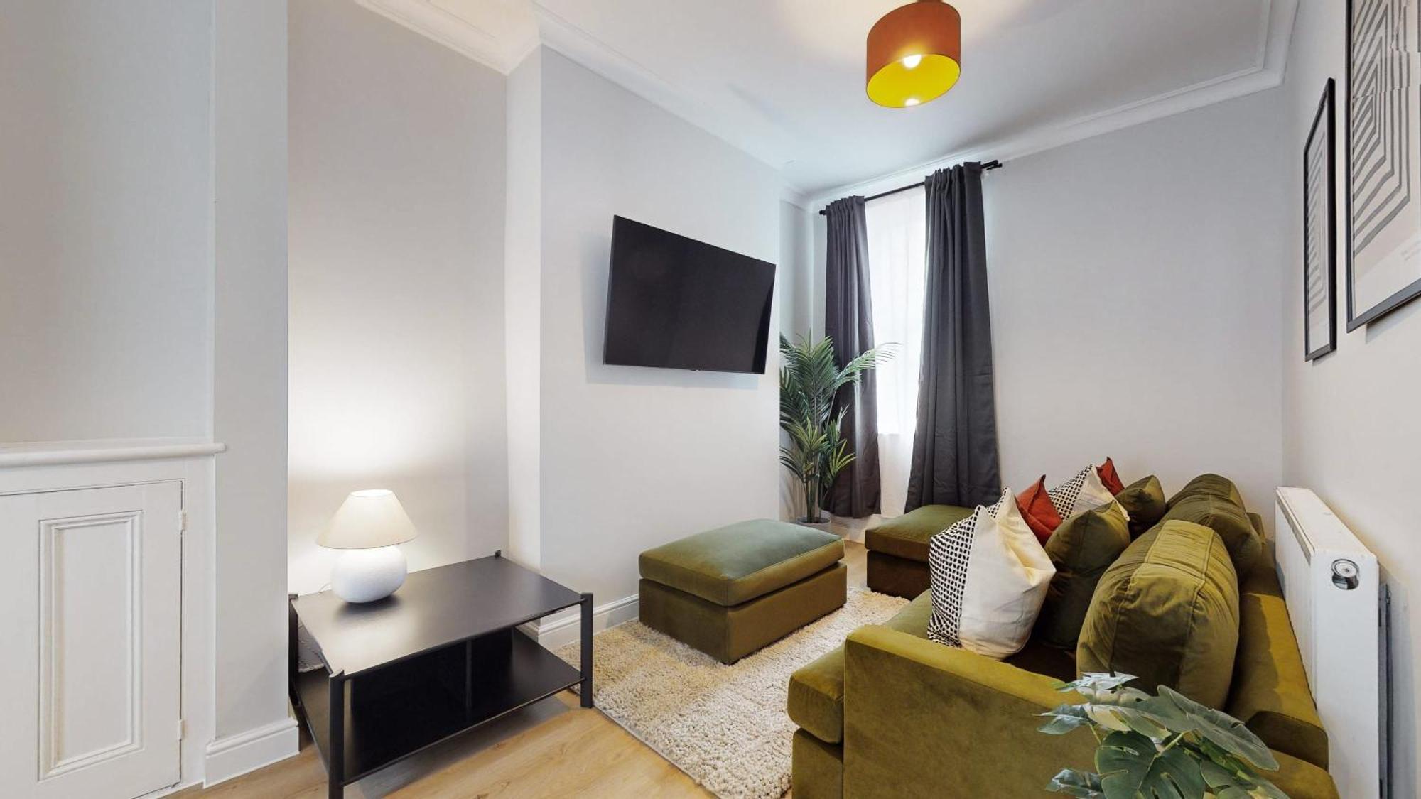 Beautiful 3 Bed In The Heart Of City With Free Parking Holiday home Cardiff