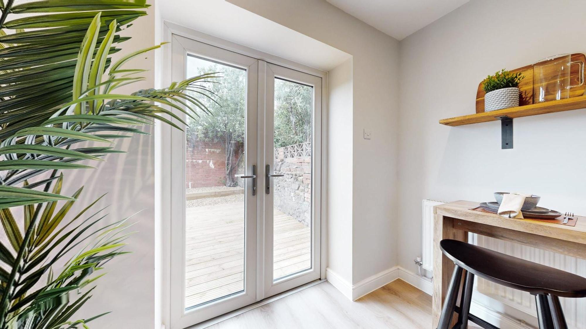 Beautiful 3 Bed In The Heart Of City With Free Parking Cardiff
