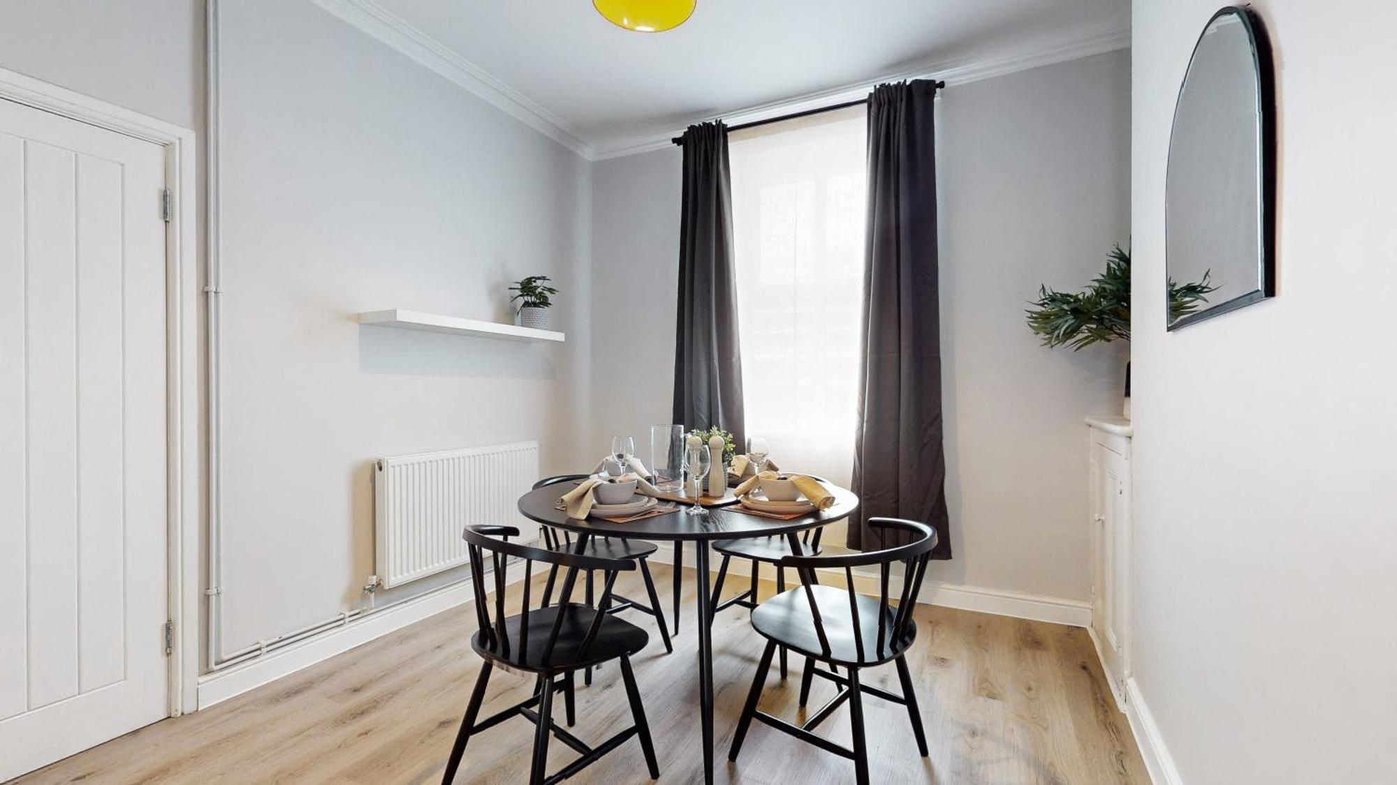 Beautiful 3 Bed In The Heart Of City With Free Parking