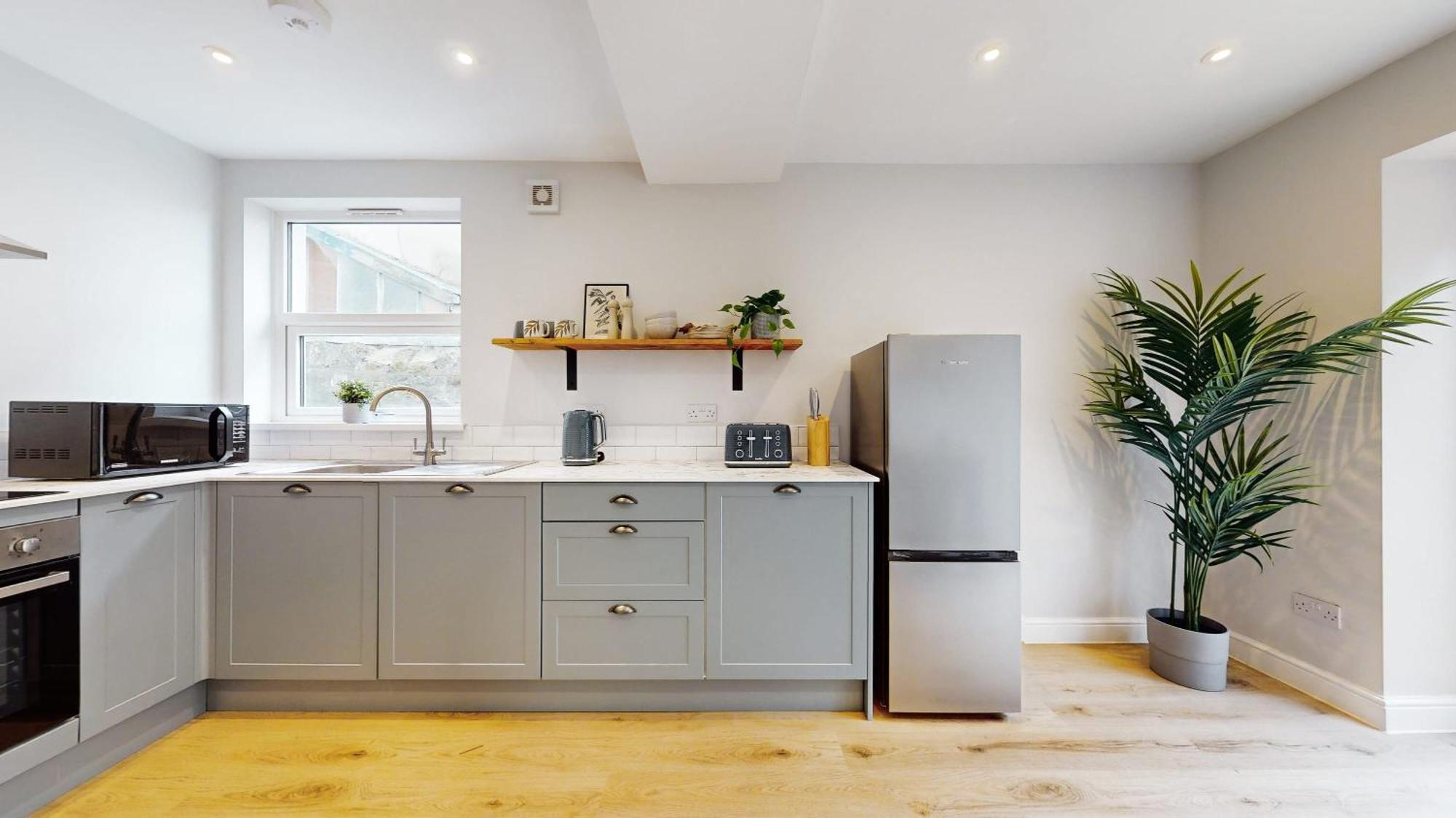 Holiday home Beautiful 3 Bed In The Heart Of City With Free Parking *