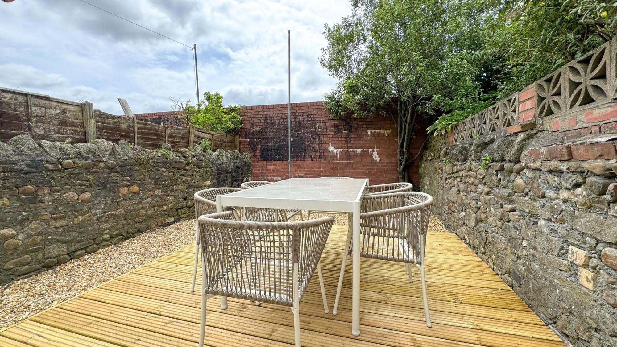 Holiday home Beautiful 3 Bed In The Heart Of City With Free Parking *