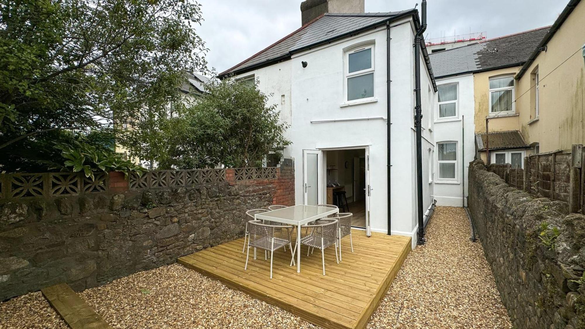 Beautiful 3 Bed In The Heart Of City With Free Parking Holiday home *