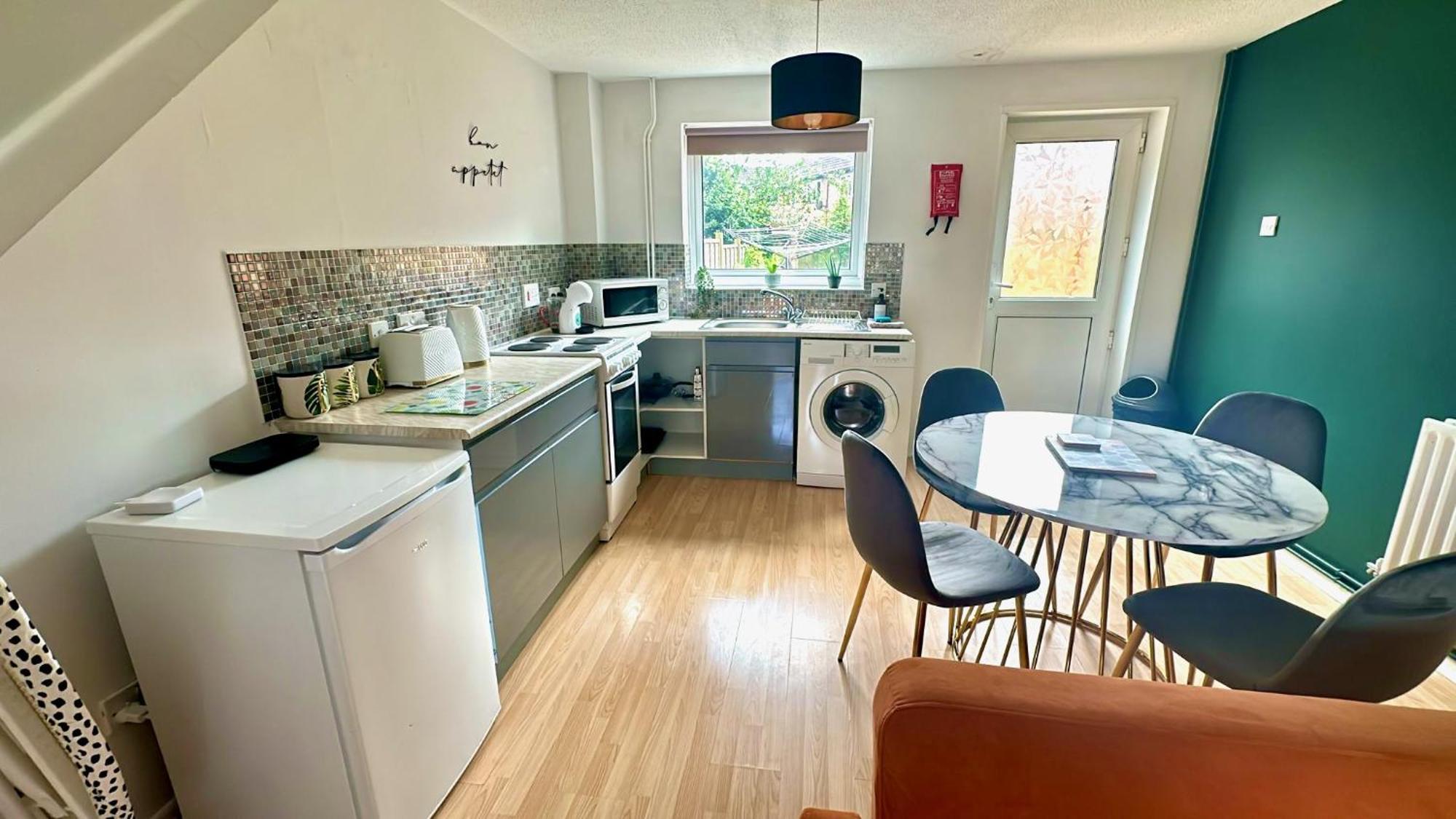 Cosy, Conveniently Located House By Dwell Haven - Close To Centre * Cardiff