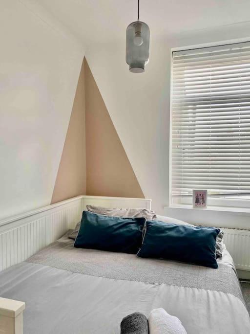 Stones Throw From Millennium Stadium & Centre