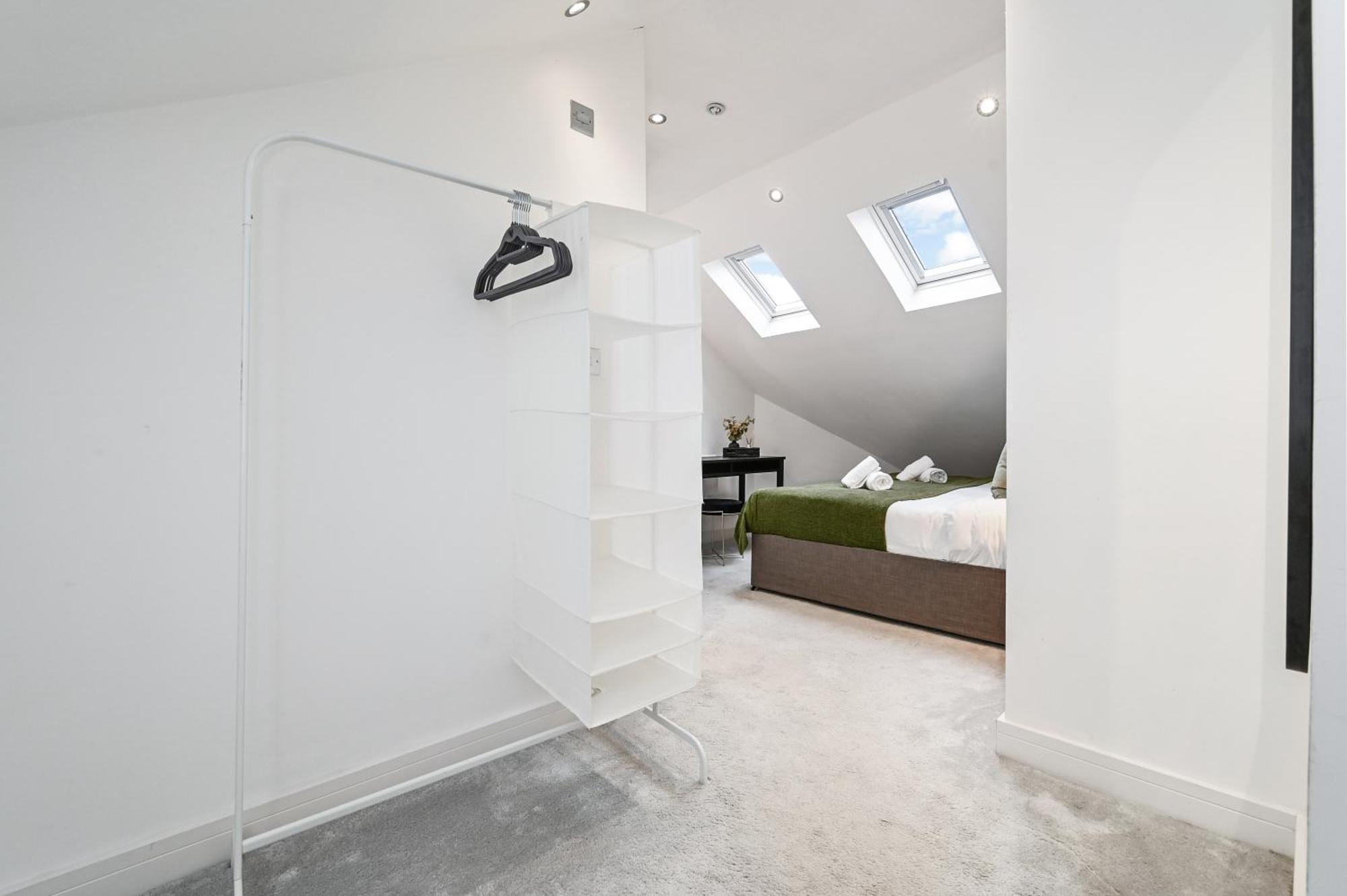 Family 1 Bed Apt Near Cardiff City Centre, Free Parking, Quiet, Secure Neighbourhood