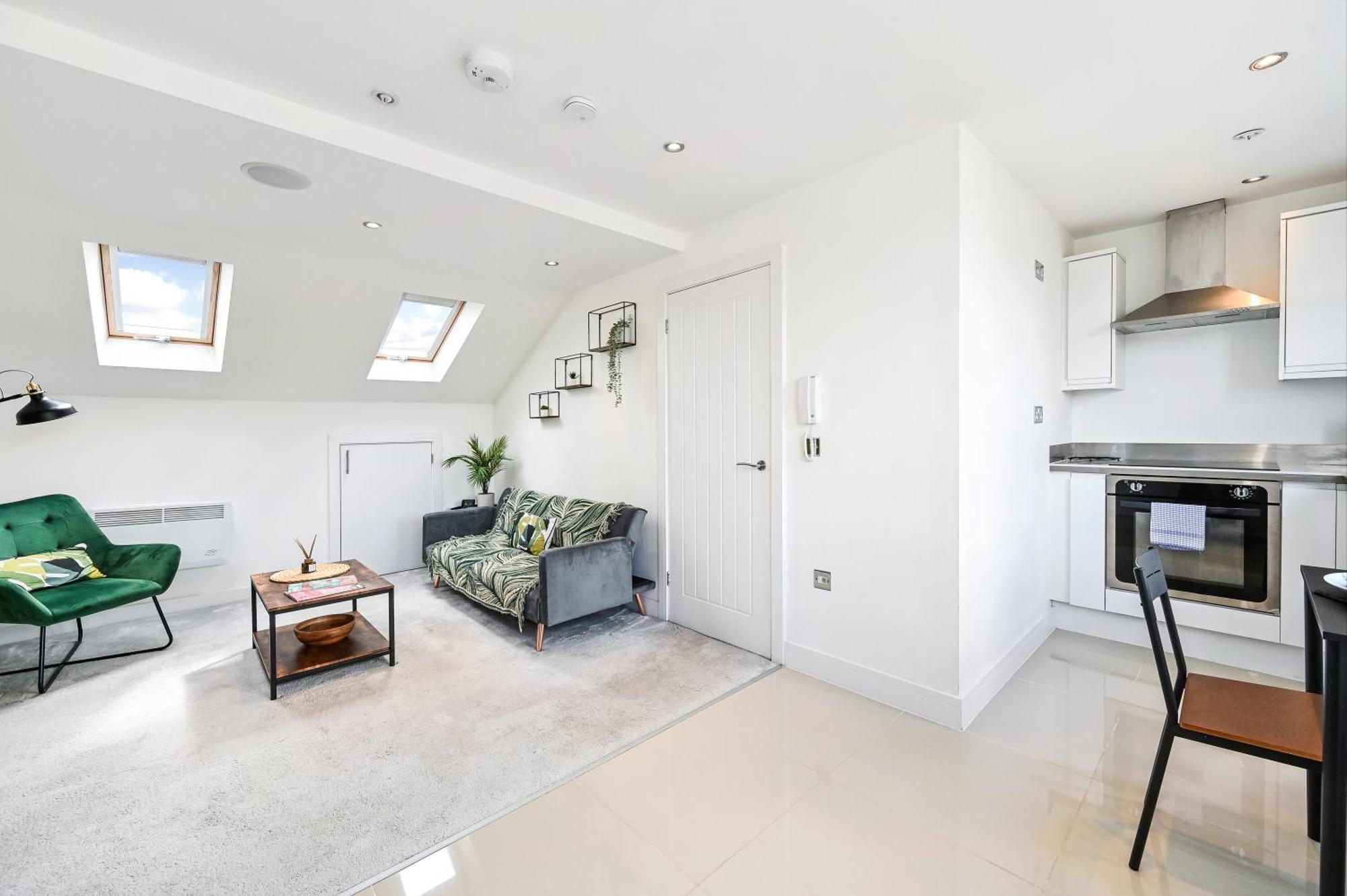 Apartment Family 1 Bed Apt Near Cardiff City Centre, Free Parking, Quiet, Secure Neighbourhood Cardiff