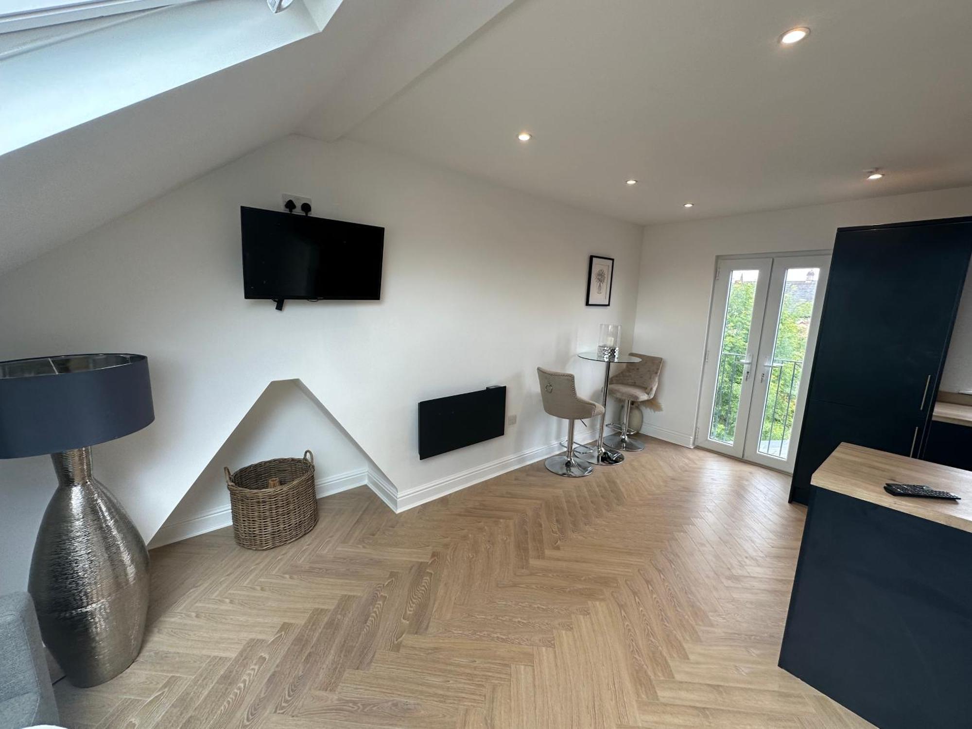 2 Bedrooms - Near City Centre Apartment *