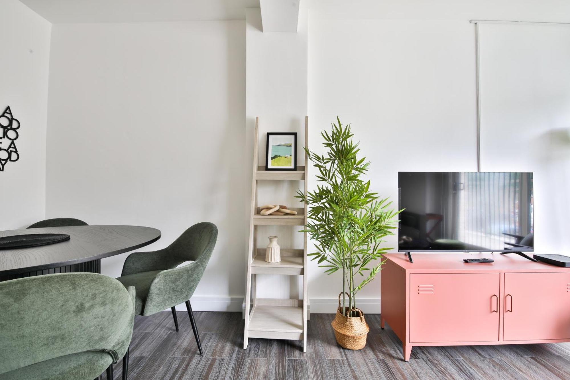 Apartment Amber Vista 2 Bedroom Apartments- Supermarket, Coffee Shop, Restaurants & Parking Below *