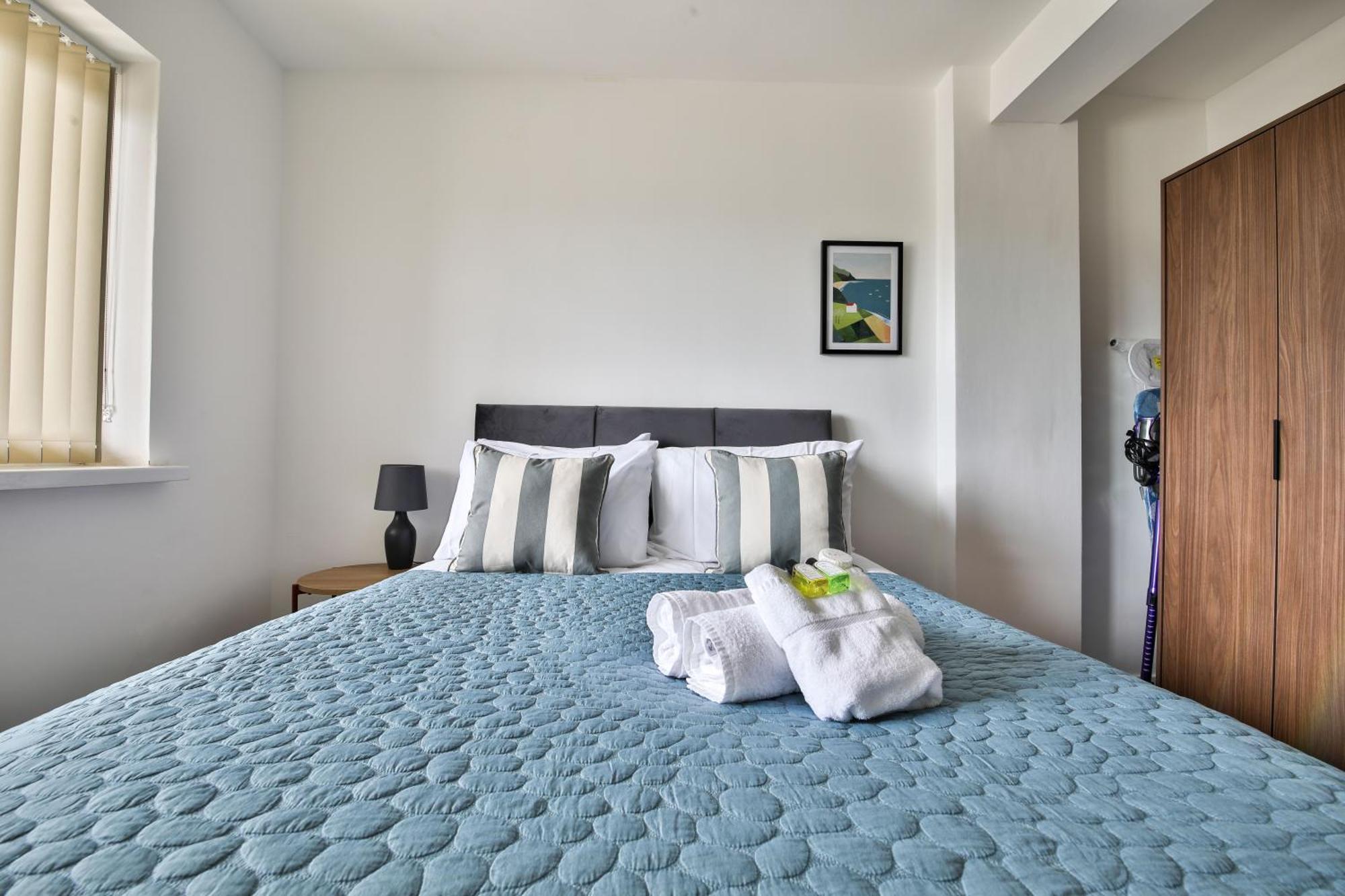 Amber Vista 2 Bedroom Apartments- Supermarket, Coffee Shop, Restaurants & Parking Below Apartment Cardiff