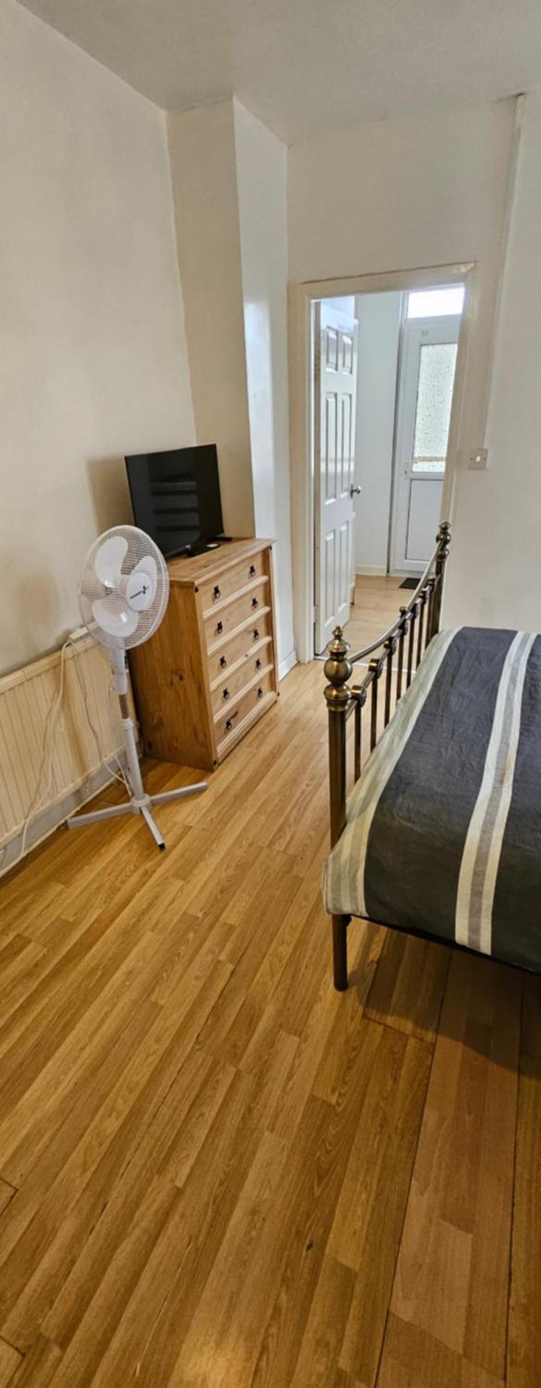 No Frills & Nothing Fancy 1 Bed Centre *