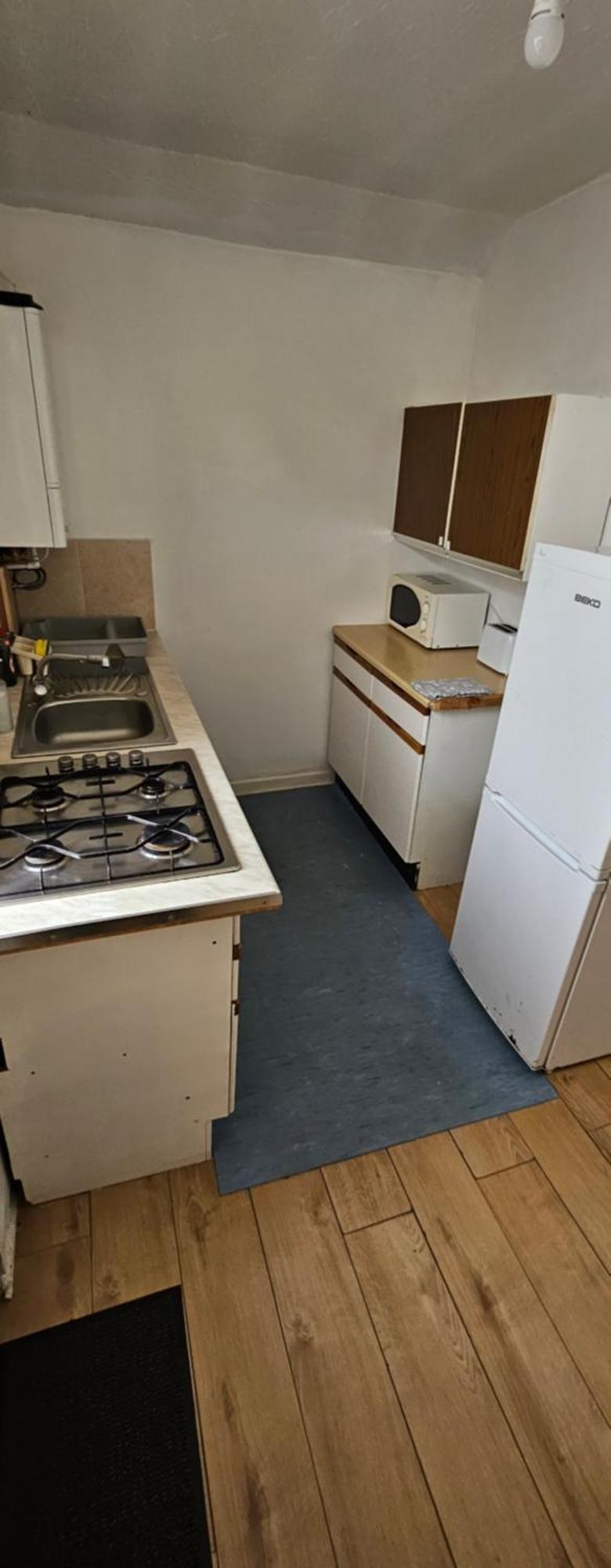 Apartment No Frills & Nothing Fancy 1 Bed Centre