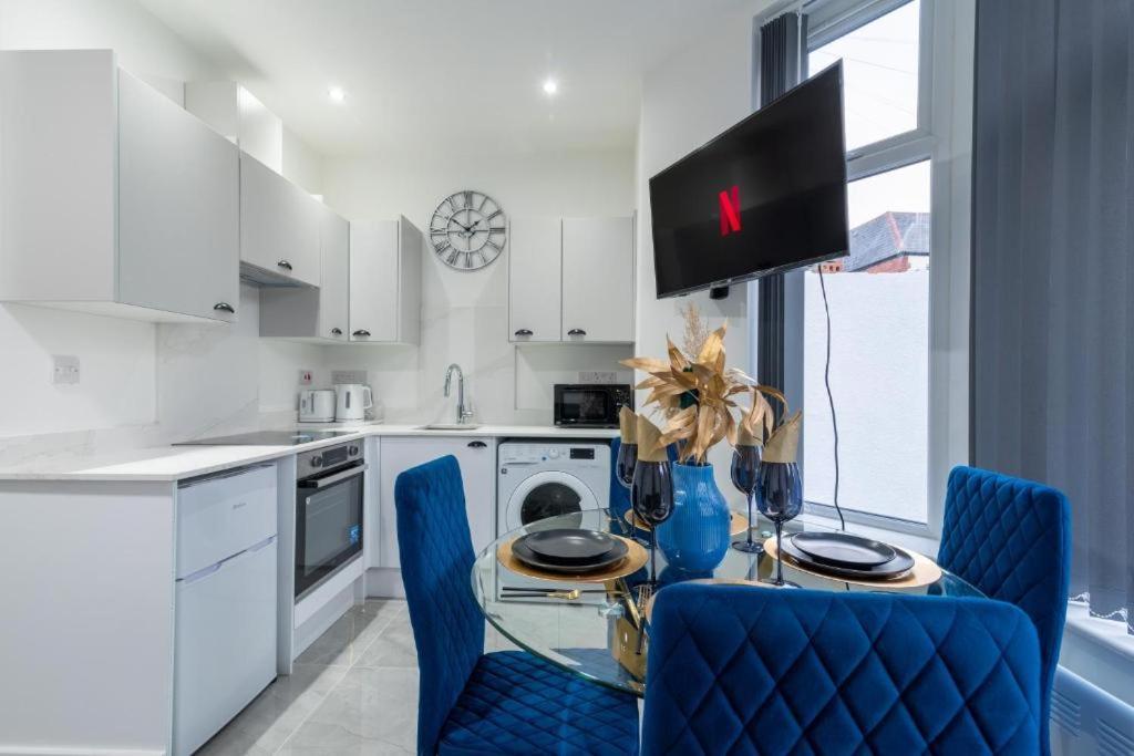 Luxurious - In Apartment Cardiff