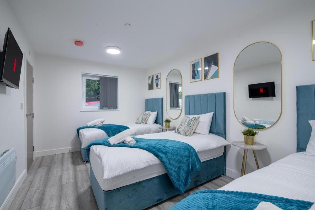 Luxurious - In * Cardiff