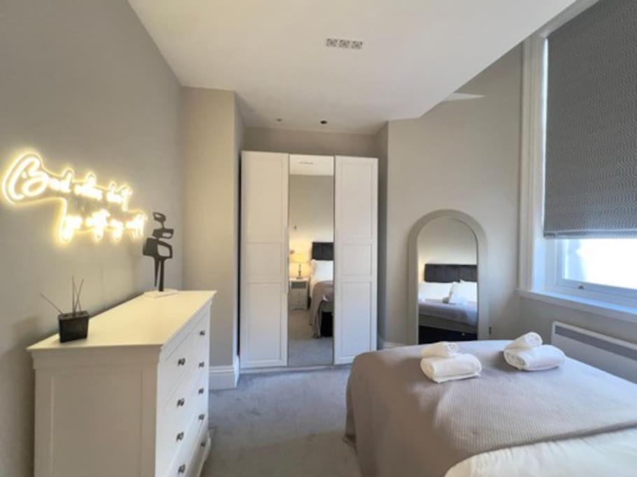 Luxebay Hideaway - Free Parking Apartment *