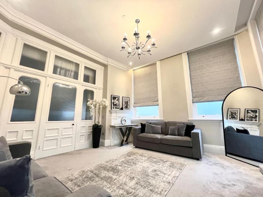 Luxebay Hideaway - Free Parking Apartment *