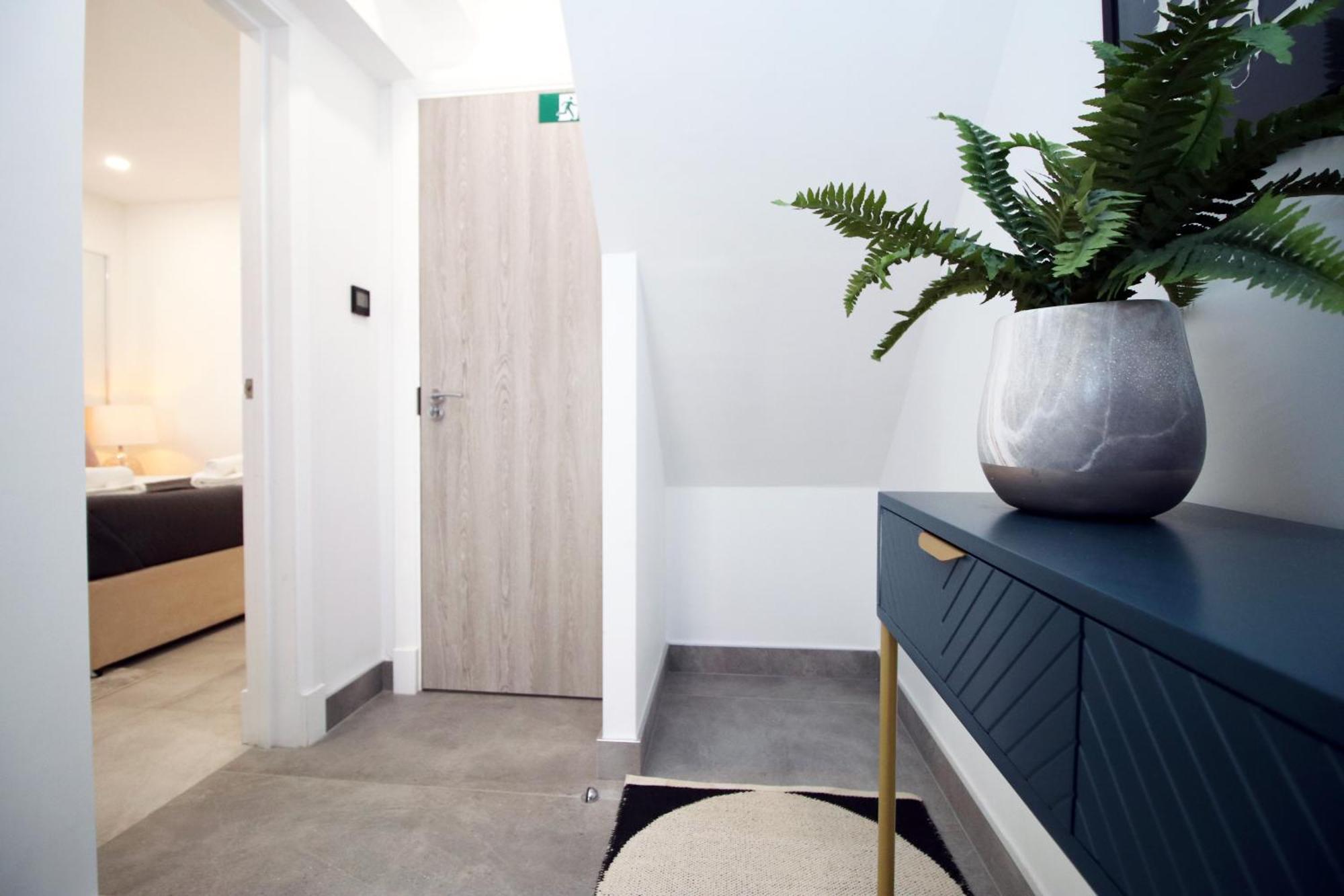 New Listing - Modern & Spacious Retreat With Private Courtyard Apartment Cardiff