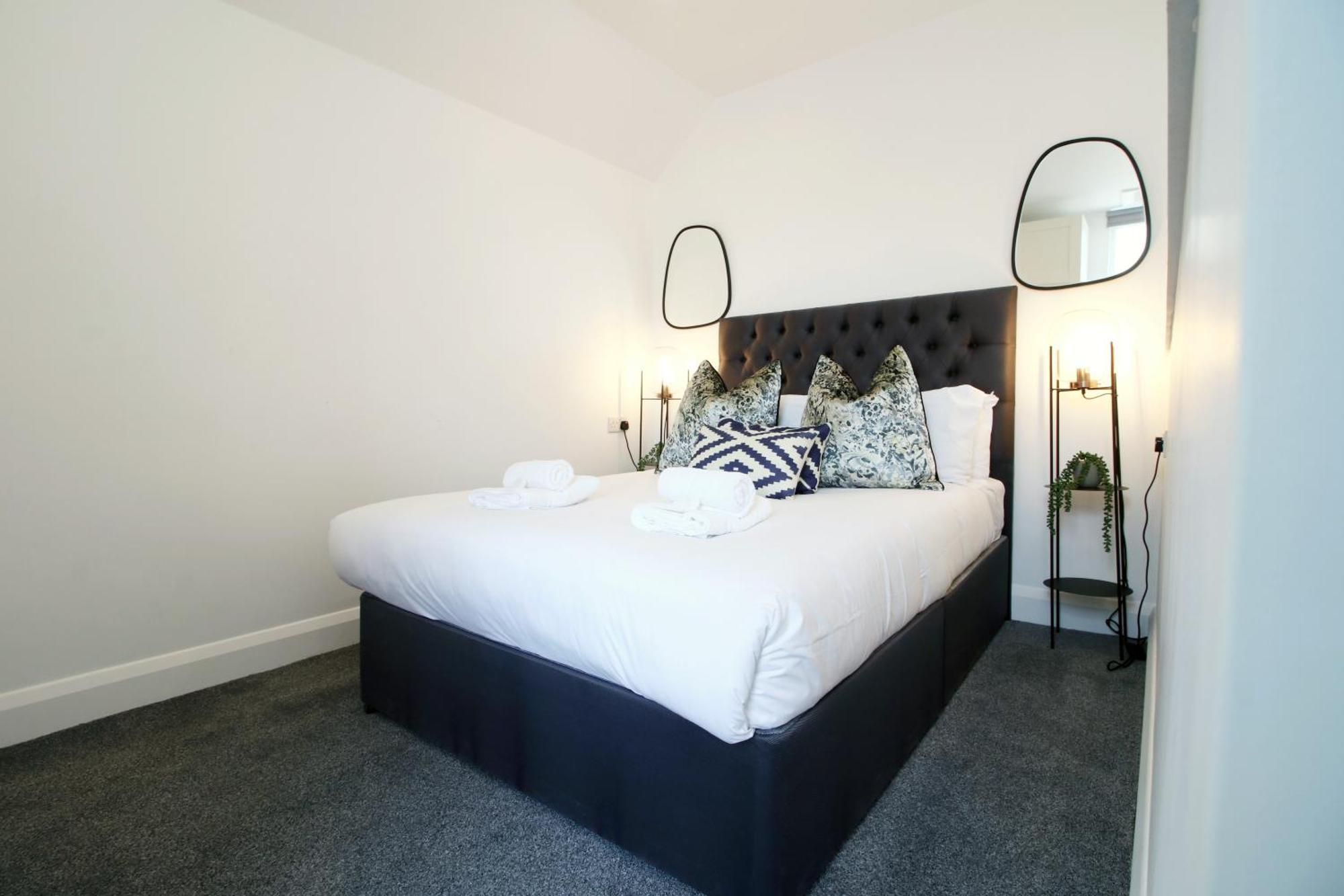 New Listing - Modern & Spacious Retreat With Private Courtyard Cardiff