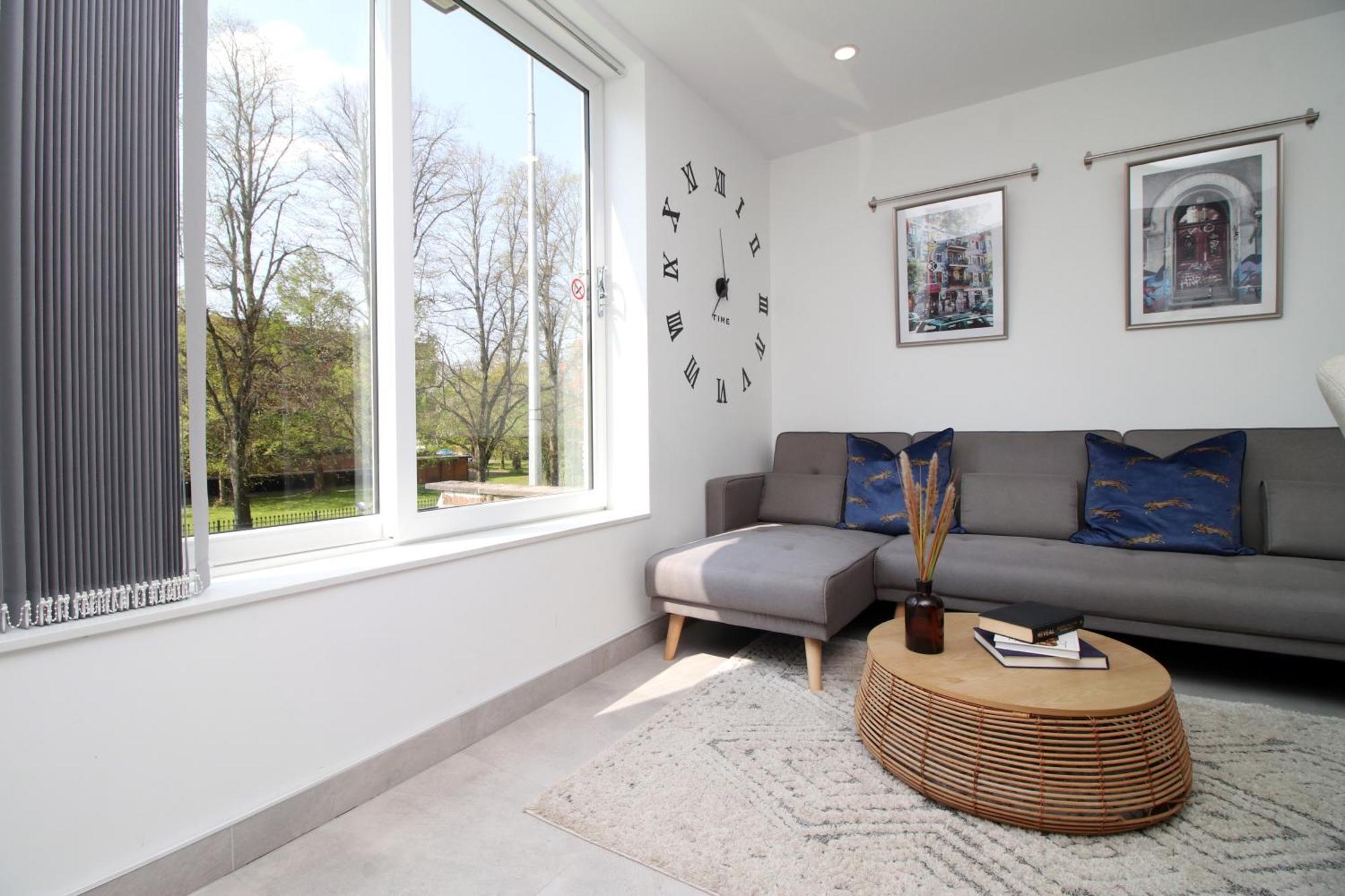Apartment New Listing - Modern & Spacious Retreat With Private Courtyard *