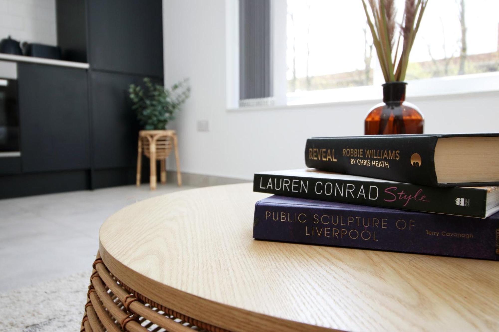 New Listing - Modern & Spacious Retreat With Private Courtyard * Cardiff