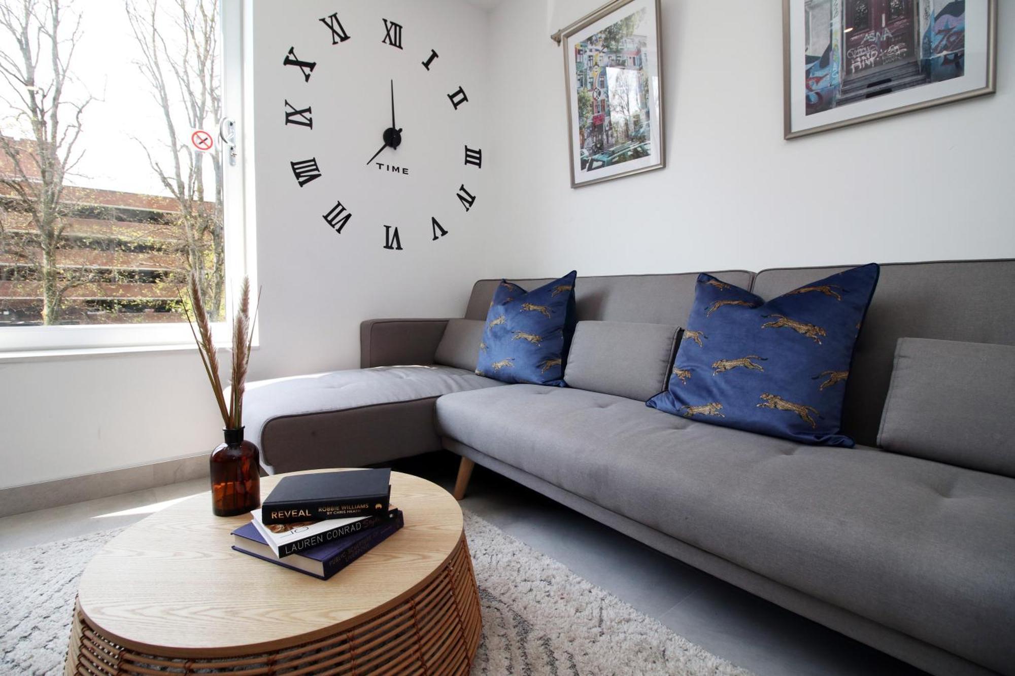 Apartment New Listing - Modern & Spacious Retreat With Private Courtyard *