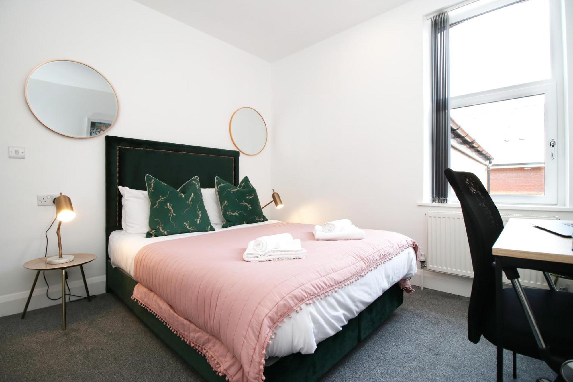New Listing - Modern & Spacious Retreat With Private Courtyard Cardiff