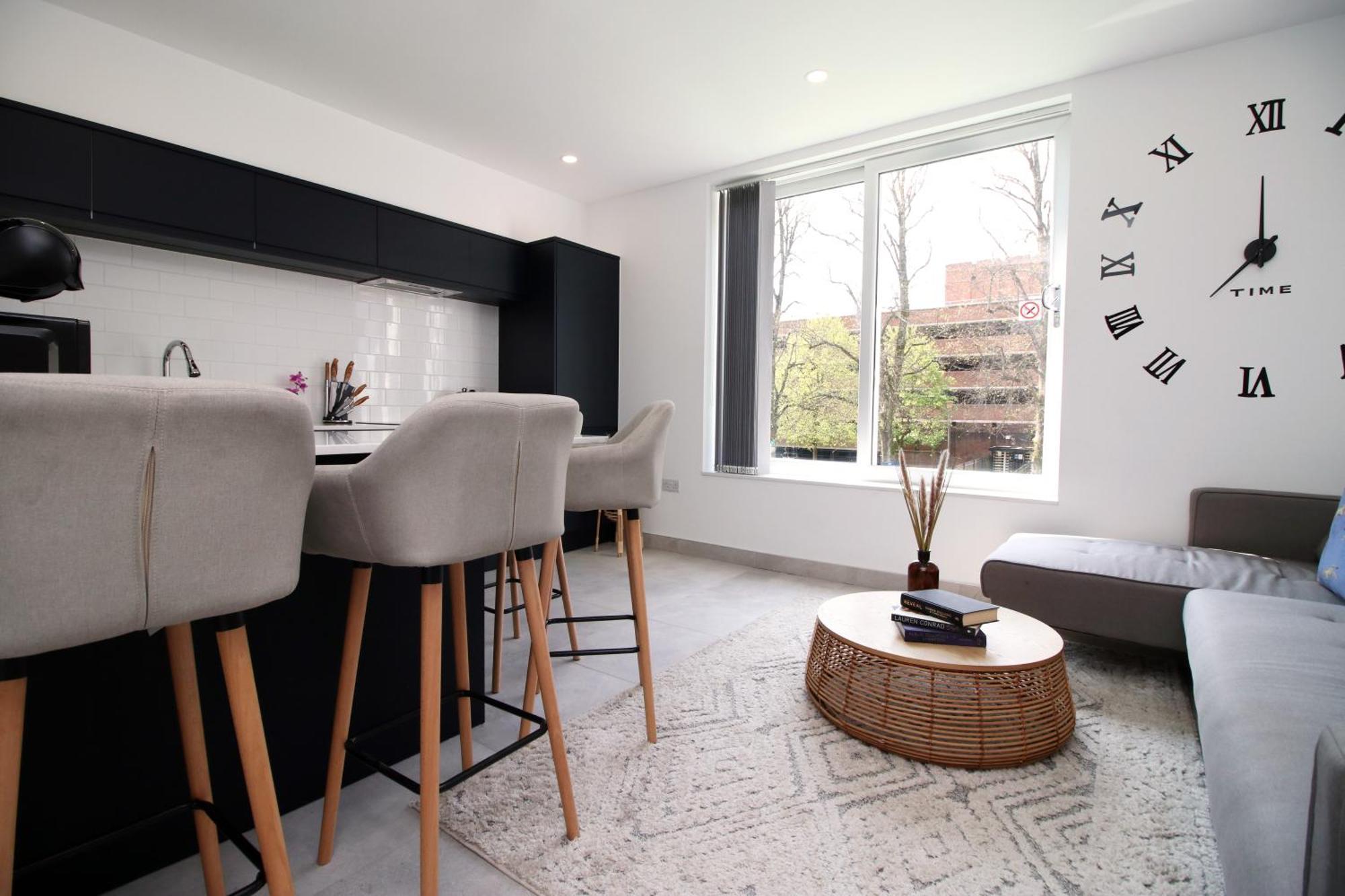 Apartment New Listing - Modern & Spacious Retreat With Private Courtyard *