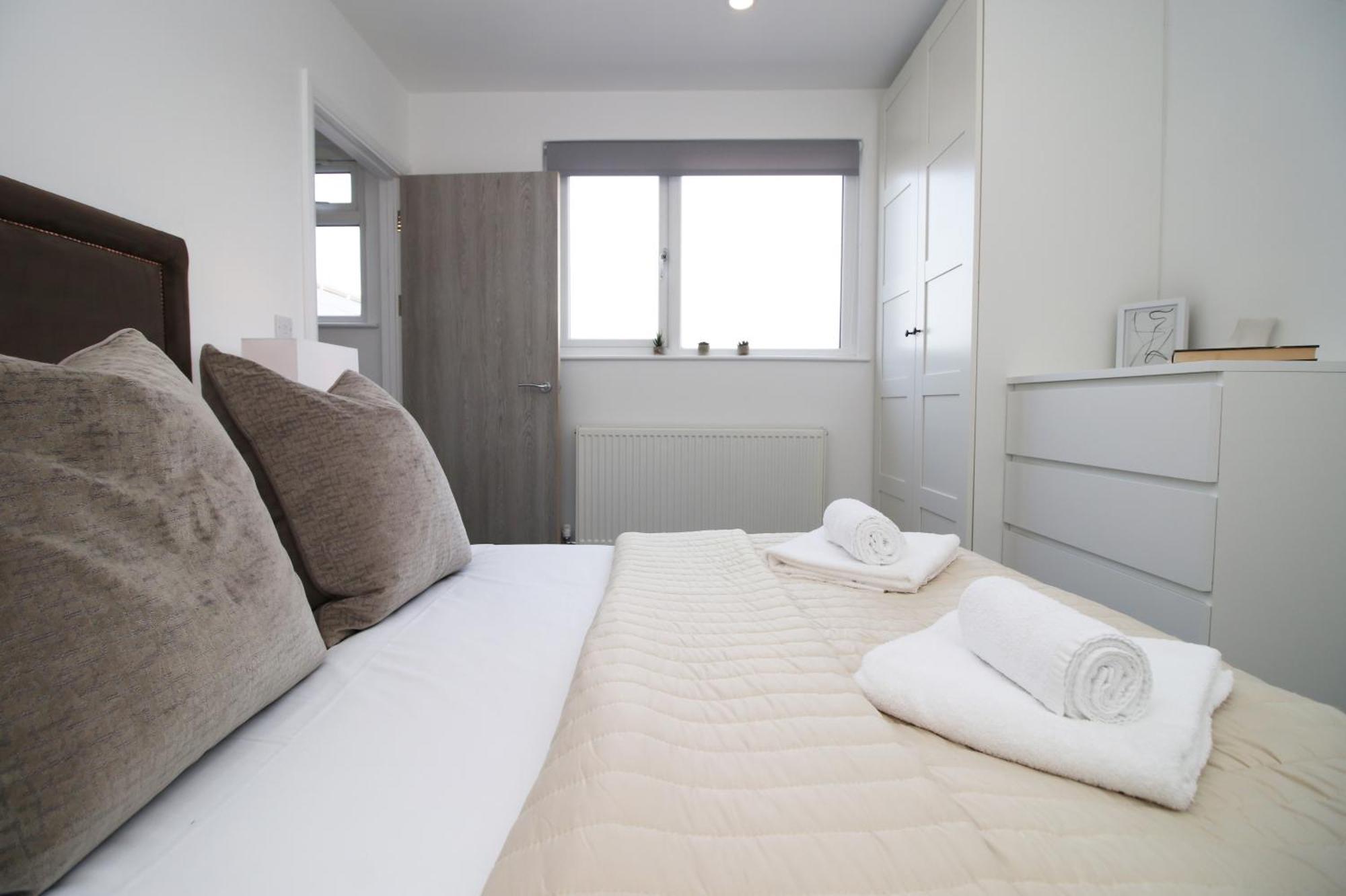 Apartment New Listing - Modern & Spacious Retreat With Private Courtyard