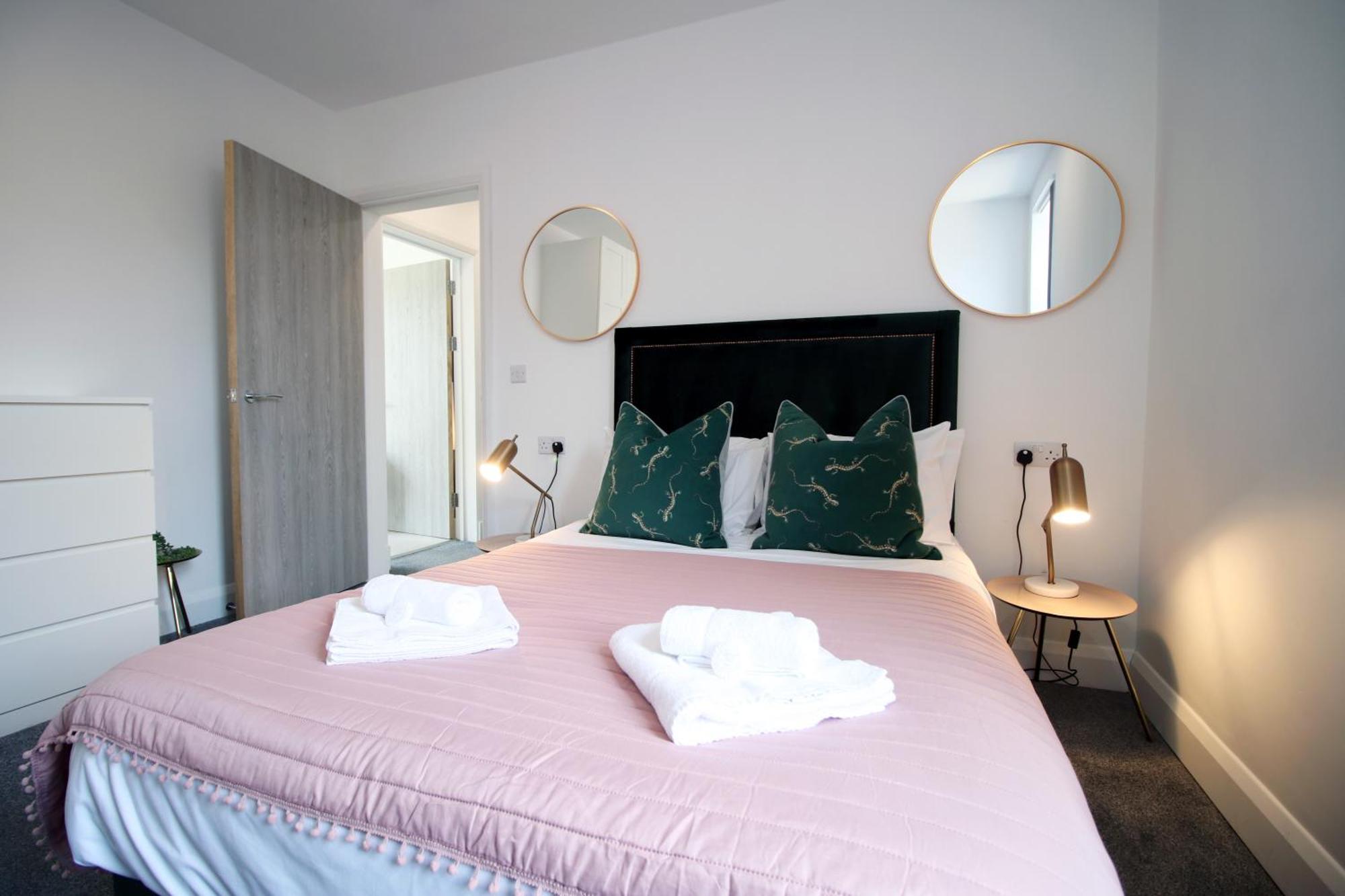 New Listing - Modern & Spacious Retreat With Private Courtyard Apartment Cardiff