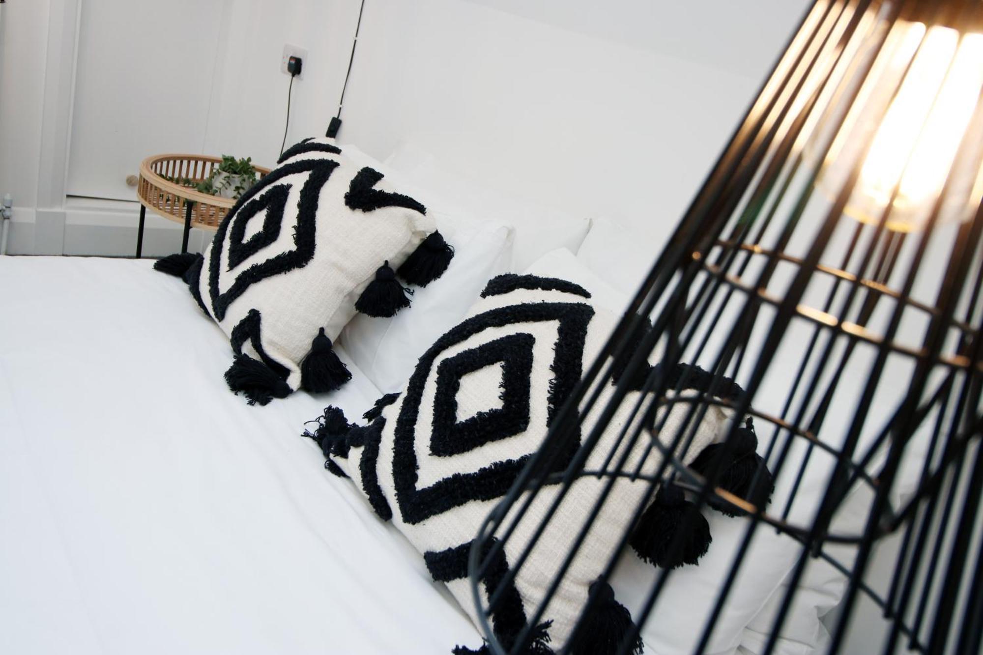 New Listing - Modern & Spacious Retreat With Private Courtyard Apartment Cardiff