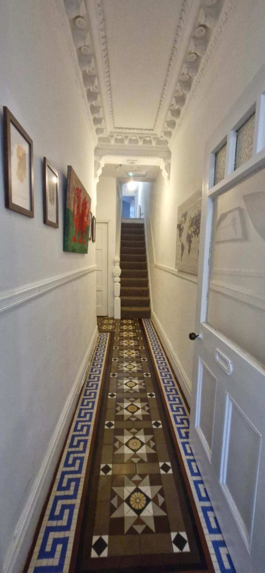 Large Three Bedroom With Roof Terrace Near Centre Apartment *