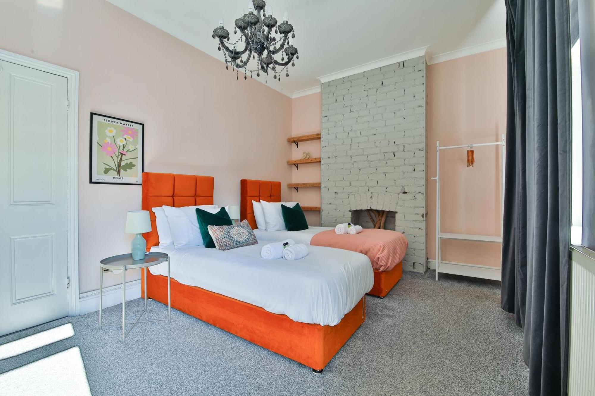 Chic, Piano 3 Bed Interior Designed House *