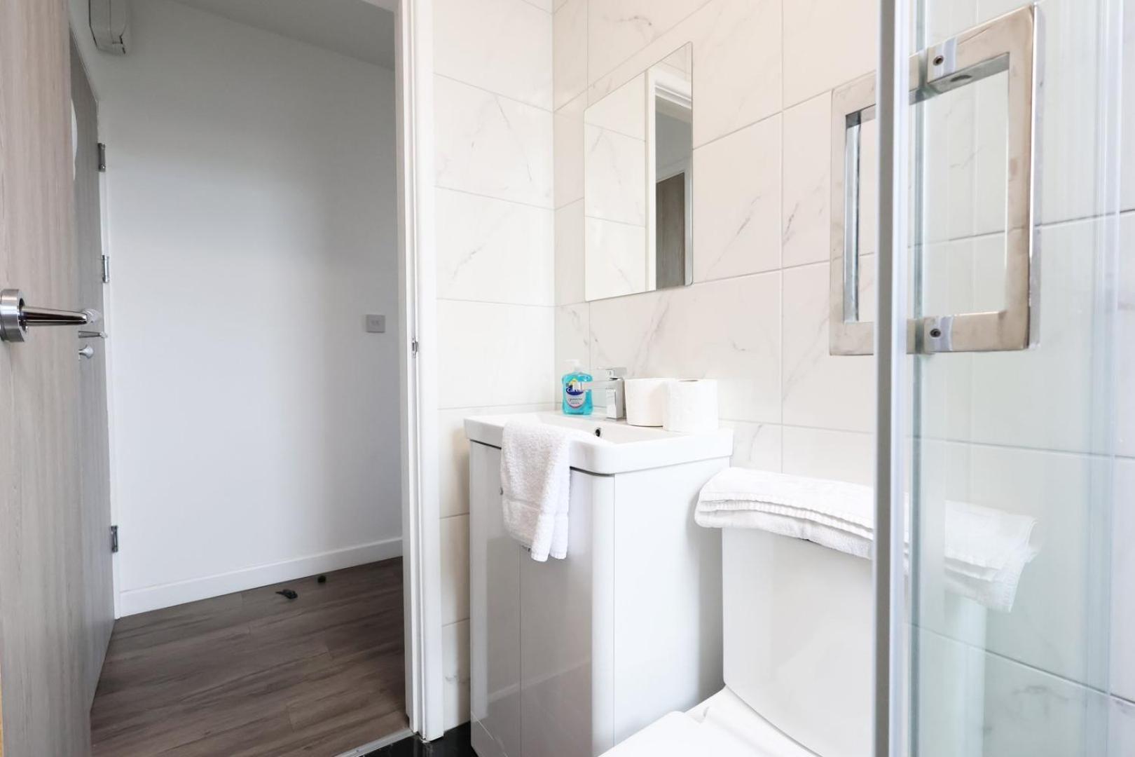 Cohost Partners | Smart Tv | 5 Min | Parking Cardiff