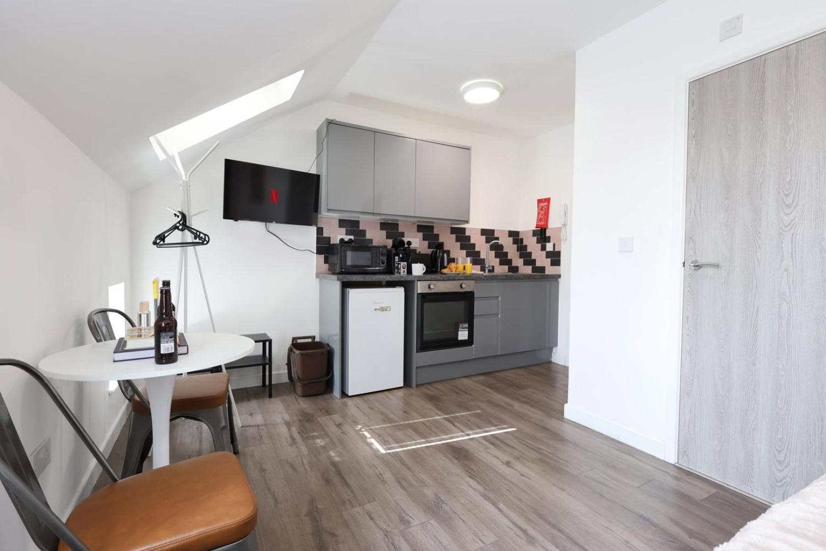 Apartment Cohost Partners | Smart Tv | 5 Min | Parking Cardiff