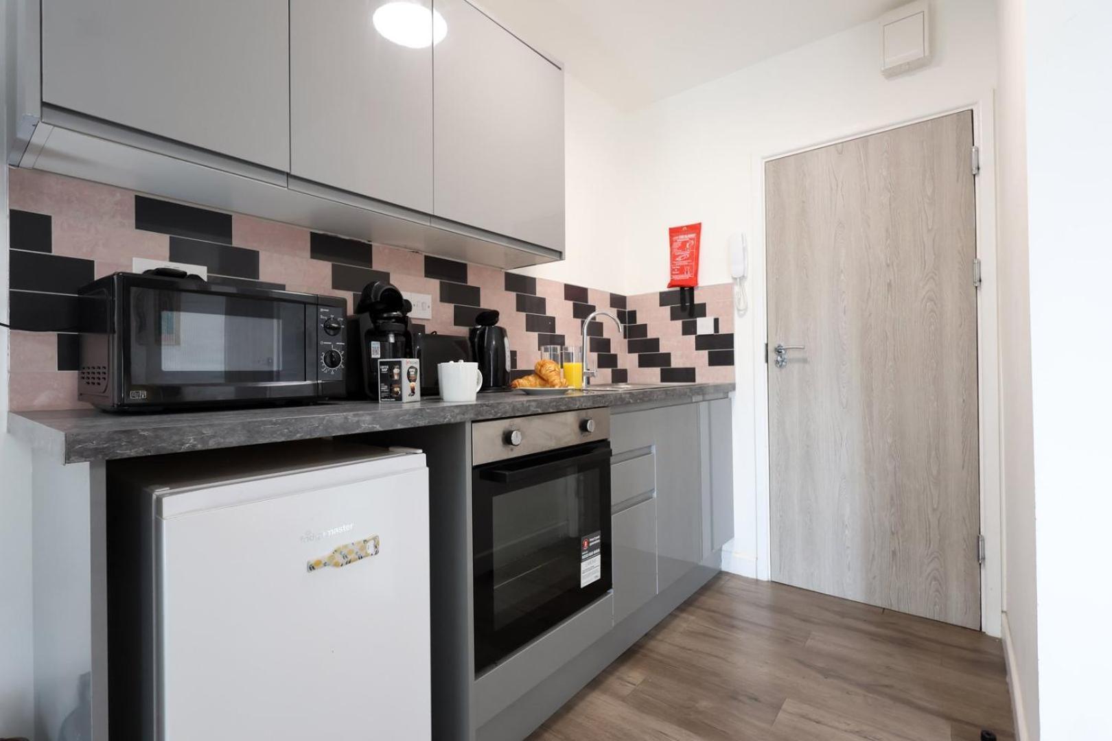 Cohost Partners | Smart Tv | 5 Min | Parking Apartment *
