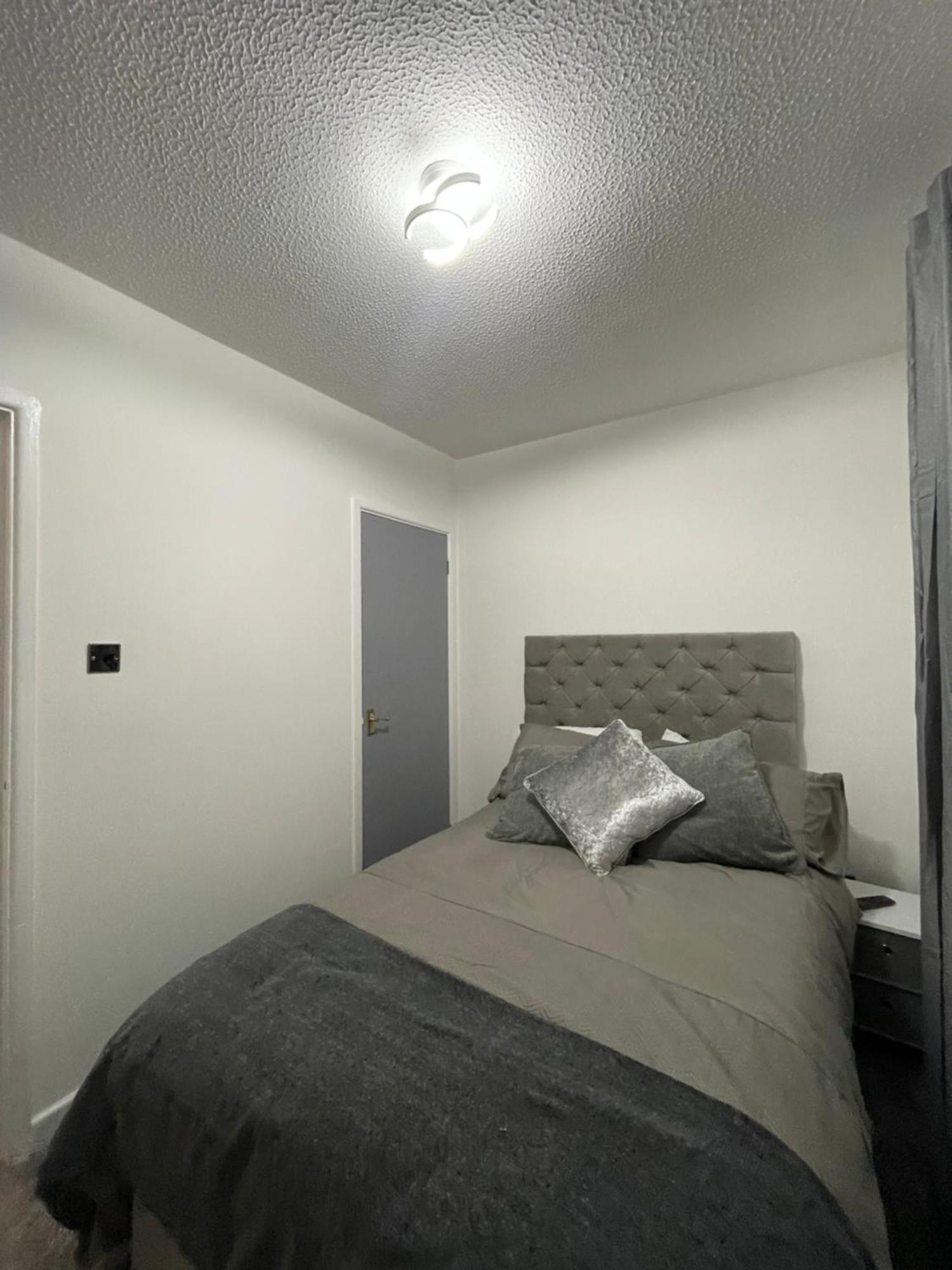 Apartment Bay With Parking Cardiff
