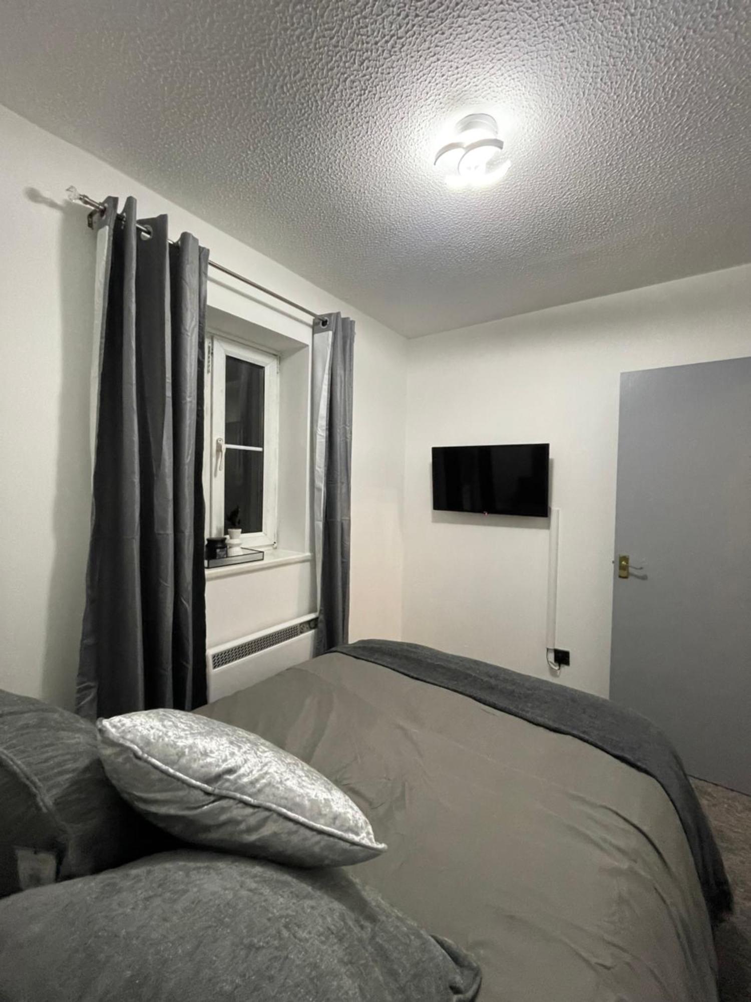 Apartment Bay With Parking *
