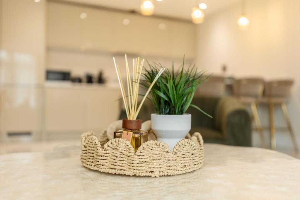 Elegant Centre 2 Bedroom With Free Parking