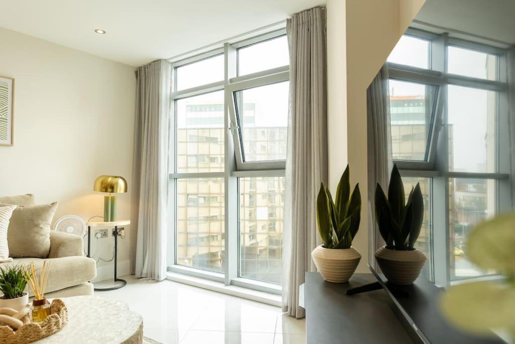 Elegant Centre 2 Bedroom With Free Parking Cardiff
