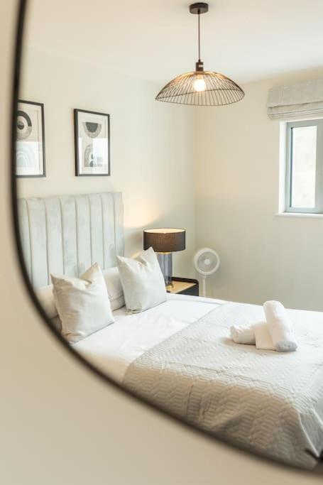 Elegant Centre 2 Bedroom With Free Parking Apartment Cardiff
